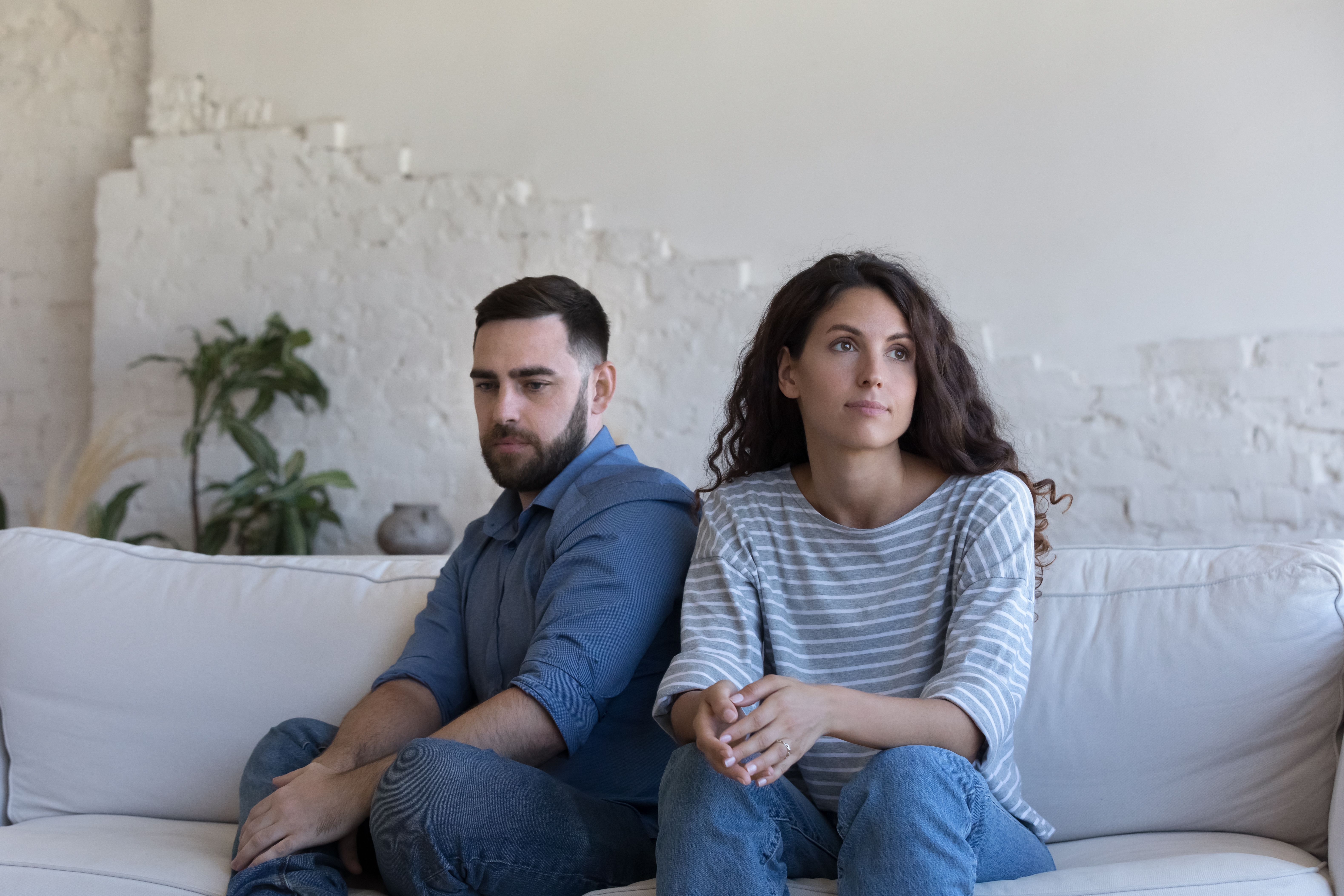 A man and a woman who are not talking to each other | Source: Shutterstock