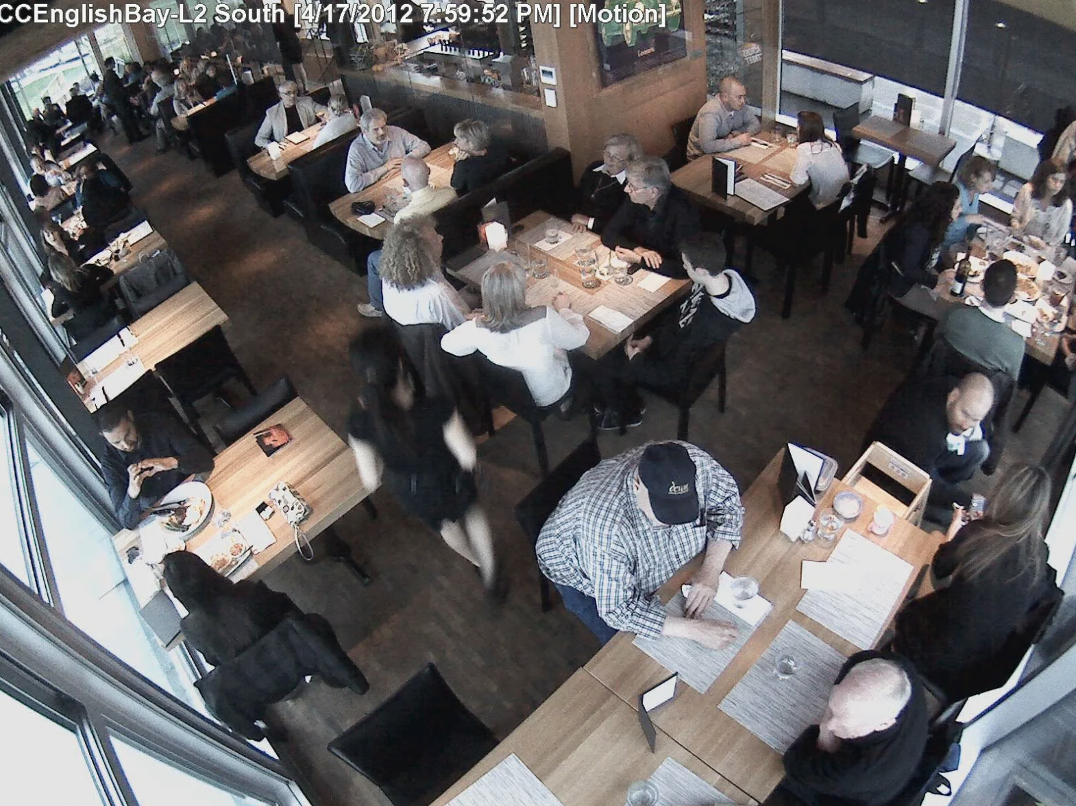 Vue d'un restaurant sur une caméra de surveillance | Source : Shutterstock
