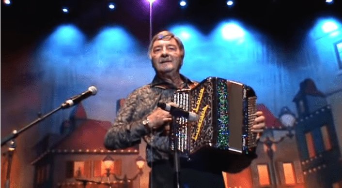 L'accordéoniste Louis Corchia | Photo : YouTube/SANDY15130