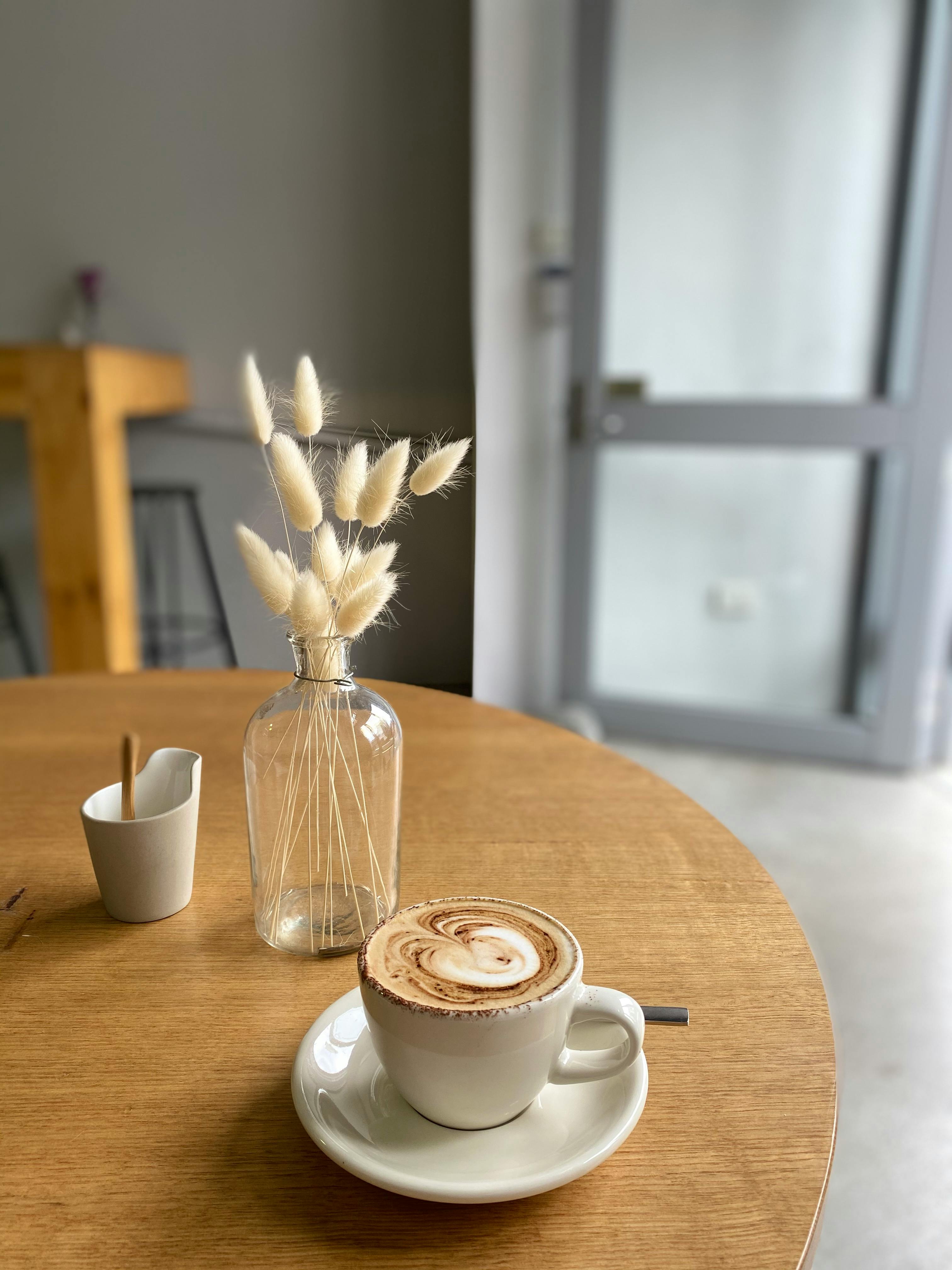Tasse de café dans un café | Source : Pexels