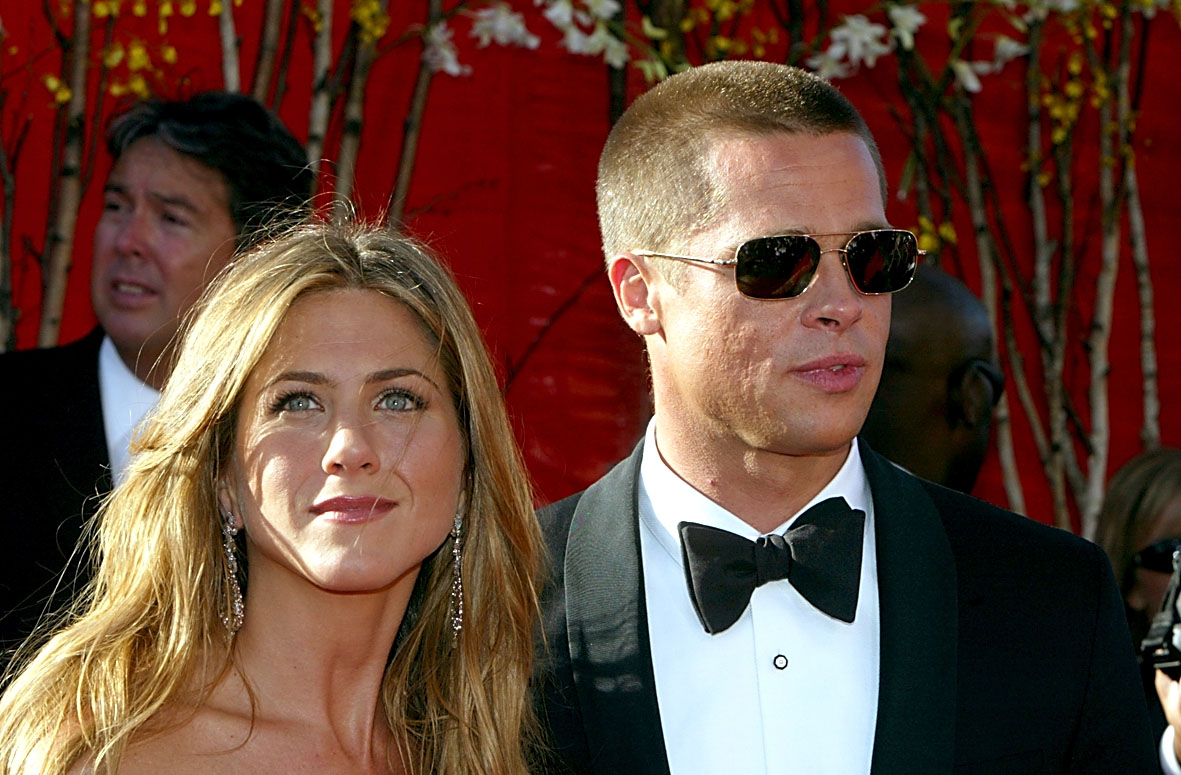 Jennifer Aniston et Brad Pitt assistent à la 56e cérémonie annuelle des Primetime Emmy Awards le 19 septembre 2004 | Source : Getty Images