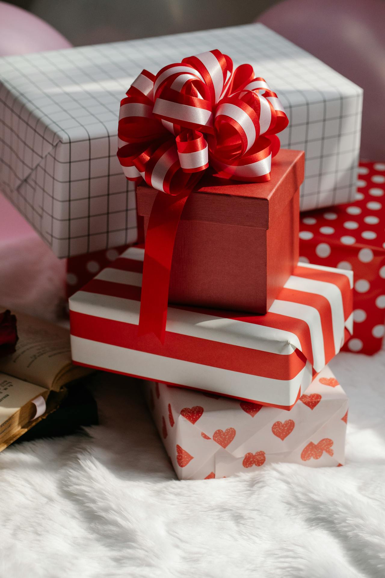 Une pile de cadeaux | Source : Pexels