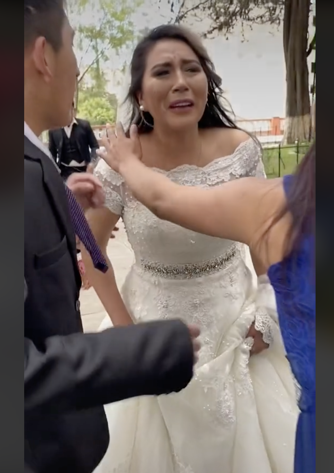 La future mariée semble inconsolable suite à l'acte présumé de son fiancé. | Source : tiktok.com/@santosyudai