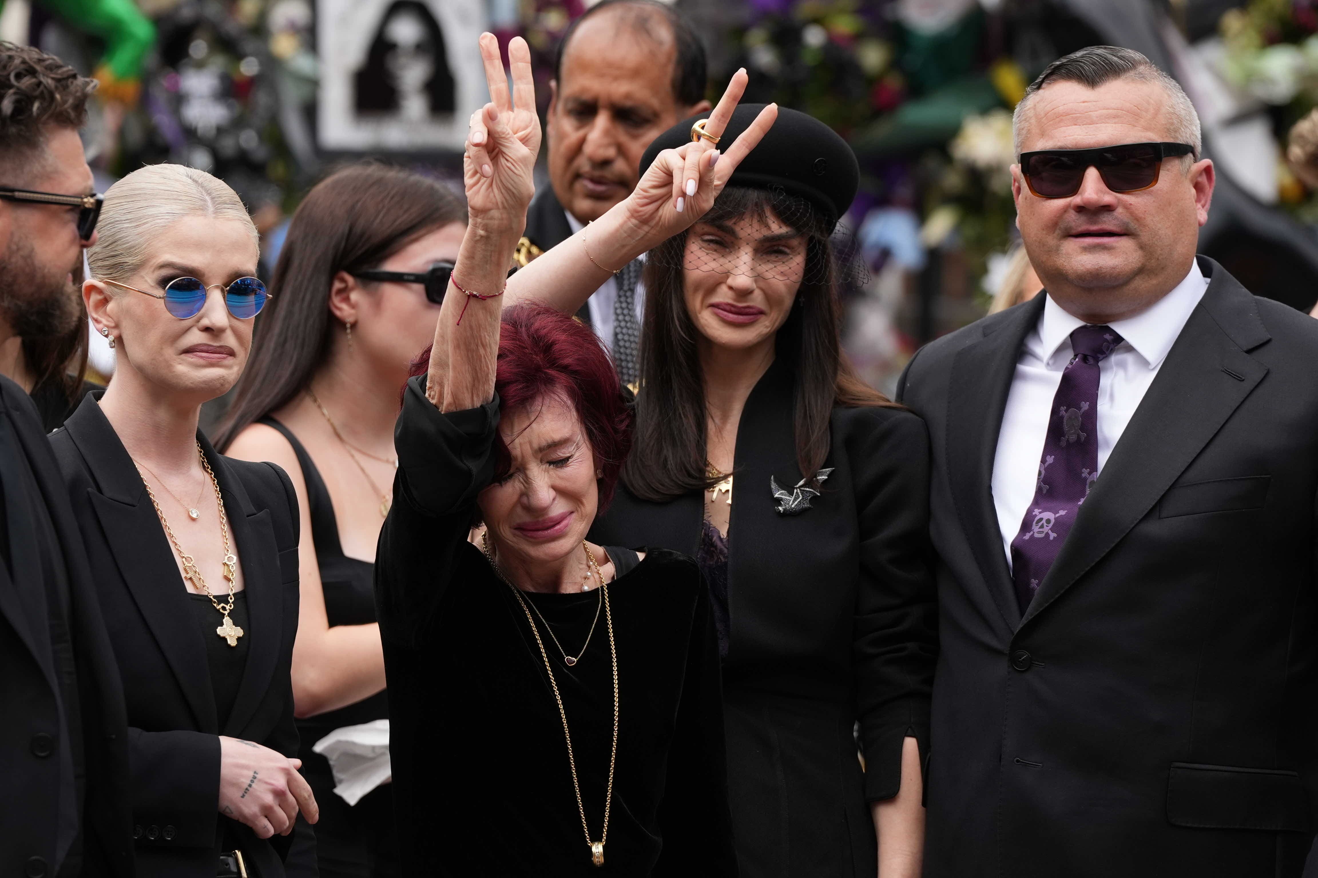 La famille Osbourne lors de la cérémonie funéraire d'Ozzy Osbourne le 30 juillet 2025 à Birmingham, au Royaume-Uni. | Source : Getty Images