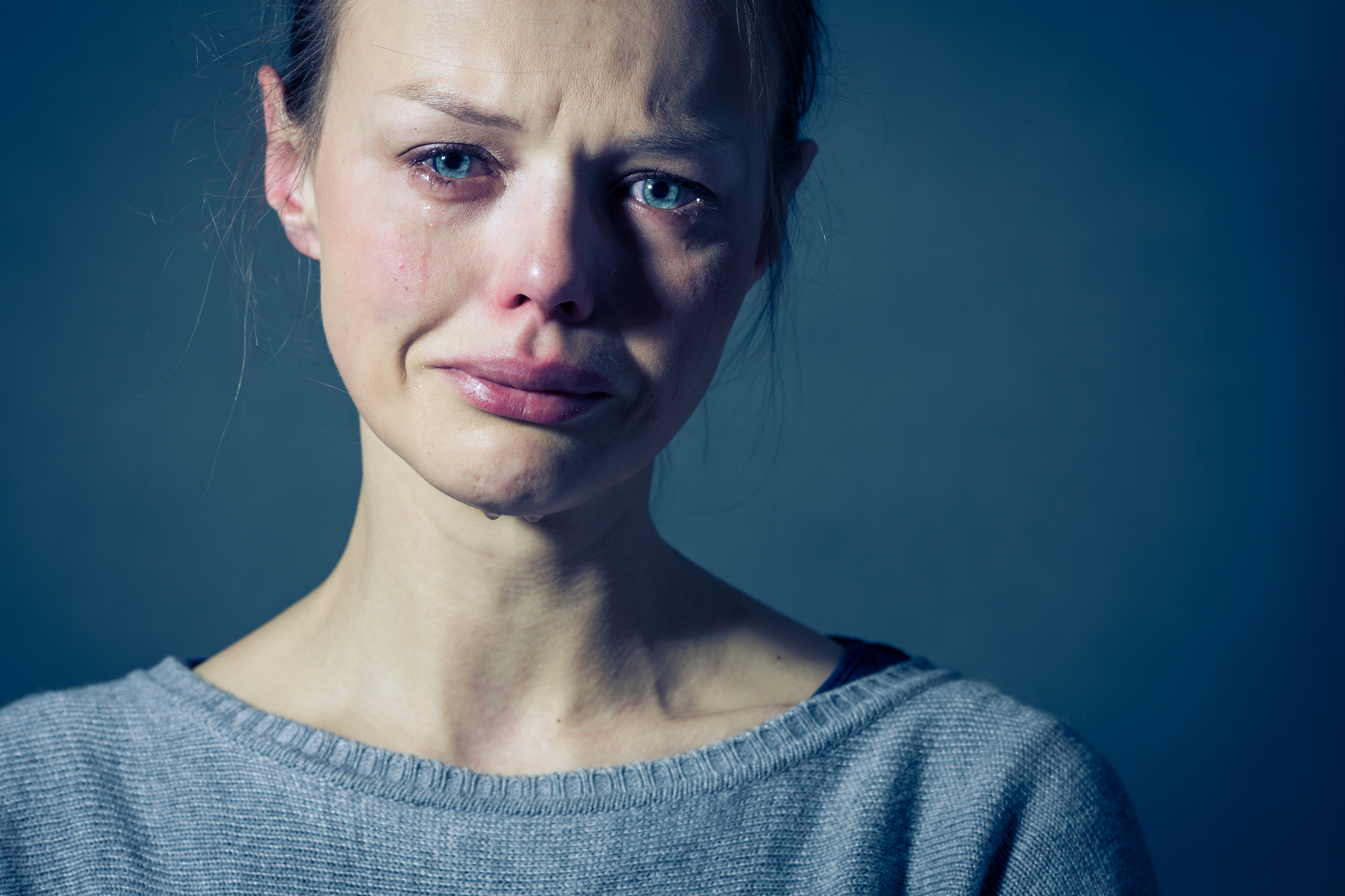 Uma mulher chorando | Fonte: Shutterstock