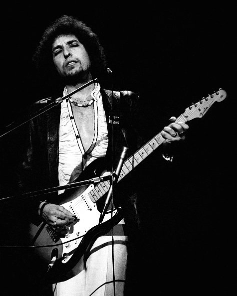 Bob Dylan se produit à l'Oakland Coliseum Arena, Oakland, Ca. le 13 novembre 1978. | Photo : Getty Images