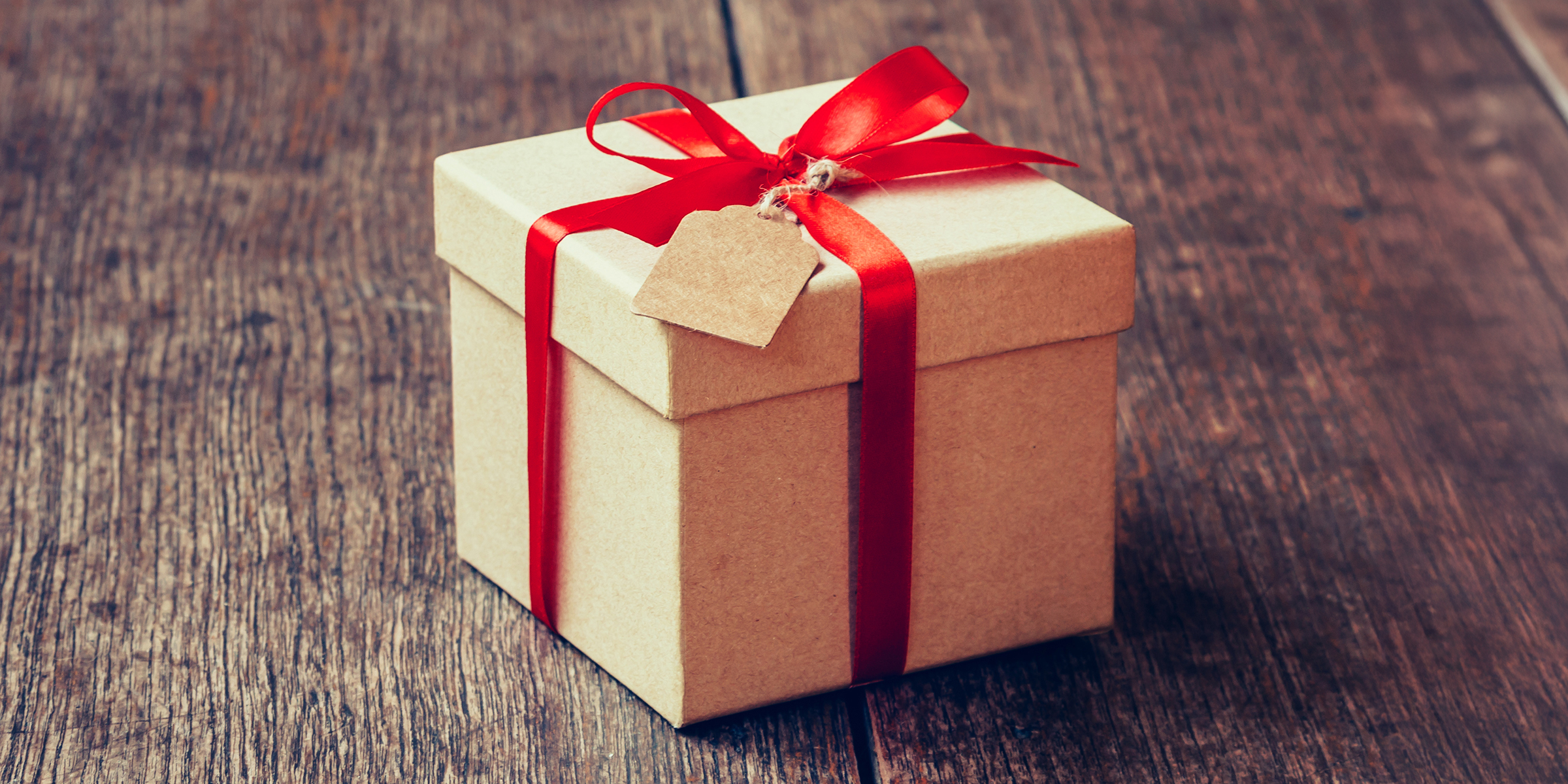 Un cadeau emballé | Source : Shutterstock