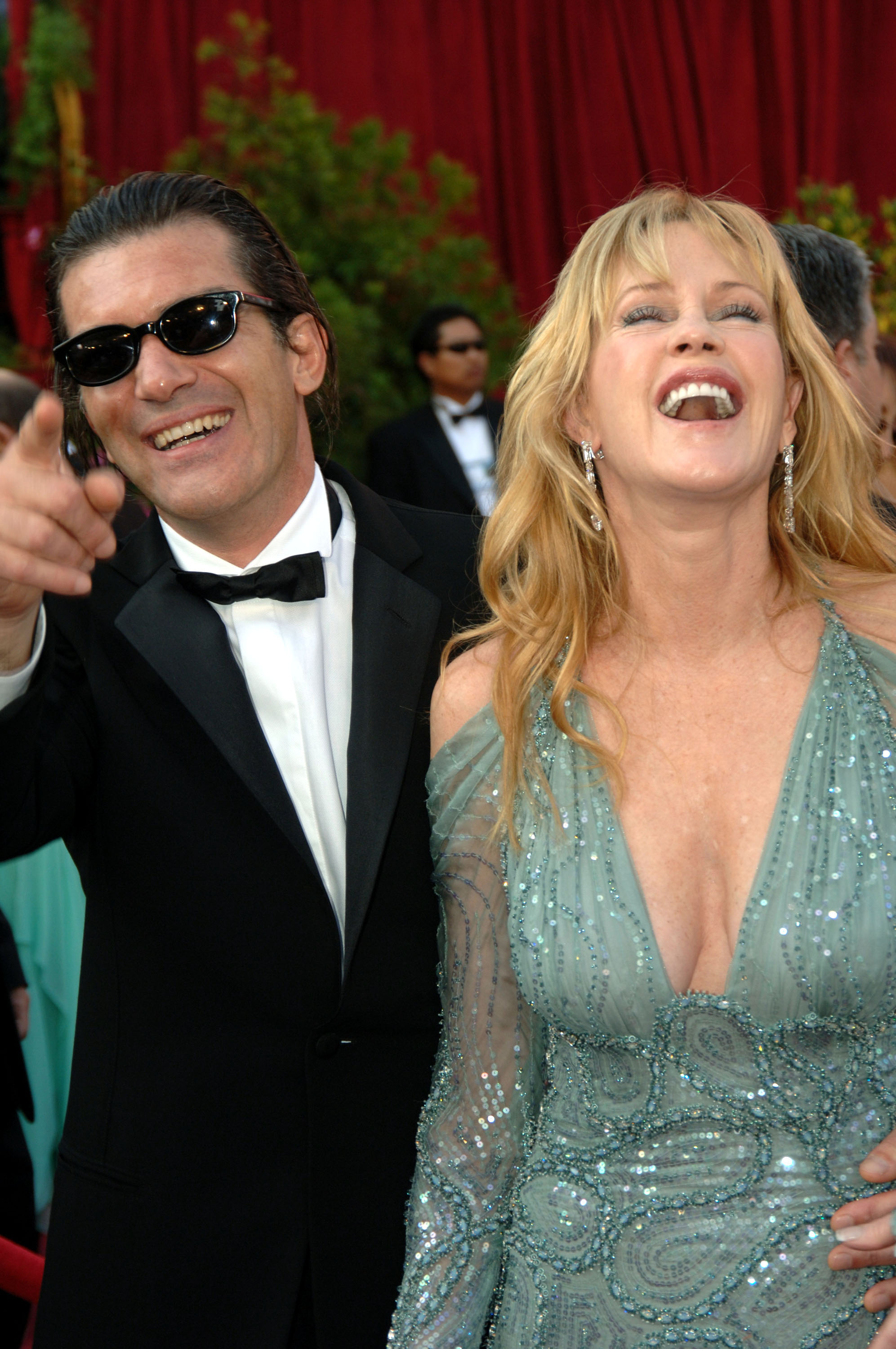 Antonio Banderas et Melanie Griffith lors de la 77e cérémonie annuelle des Oscars à Los Angeles, Californie en 2005 | Source : Getty Images