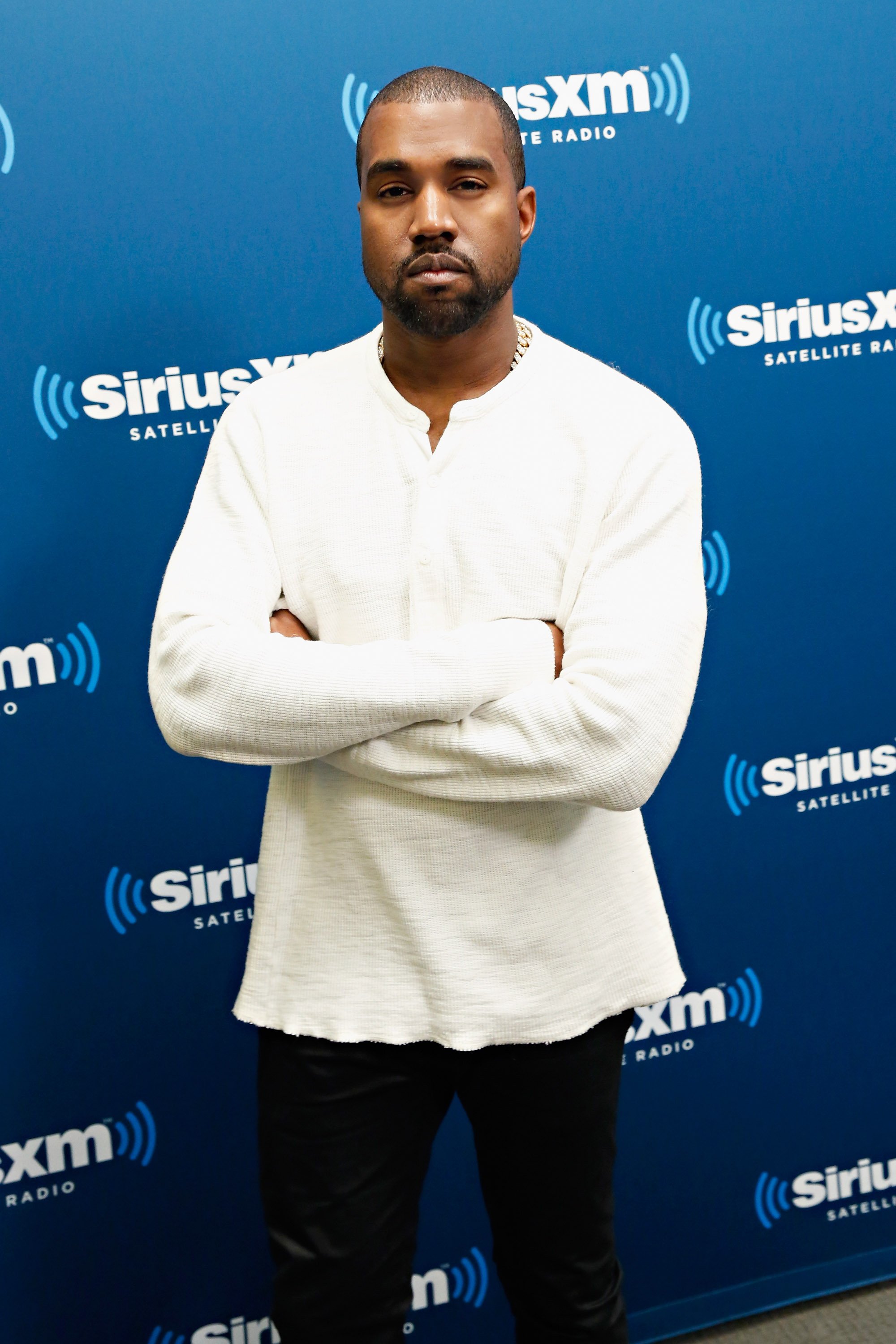 Kanye West visite les studios SiriusXM le 26 novembre 2013. | Source: Getty Images