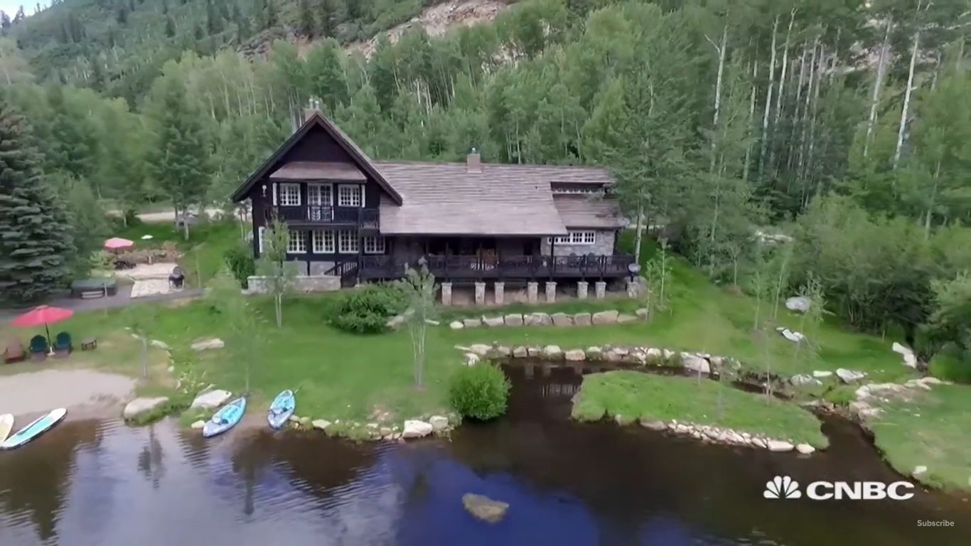 Un aperçu de la propriété de Kevin Costner à Aspen, Colorado | Source : YouTube/CNBCMakeIt