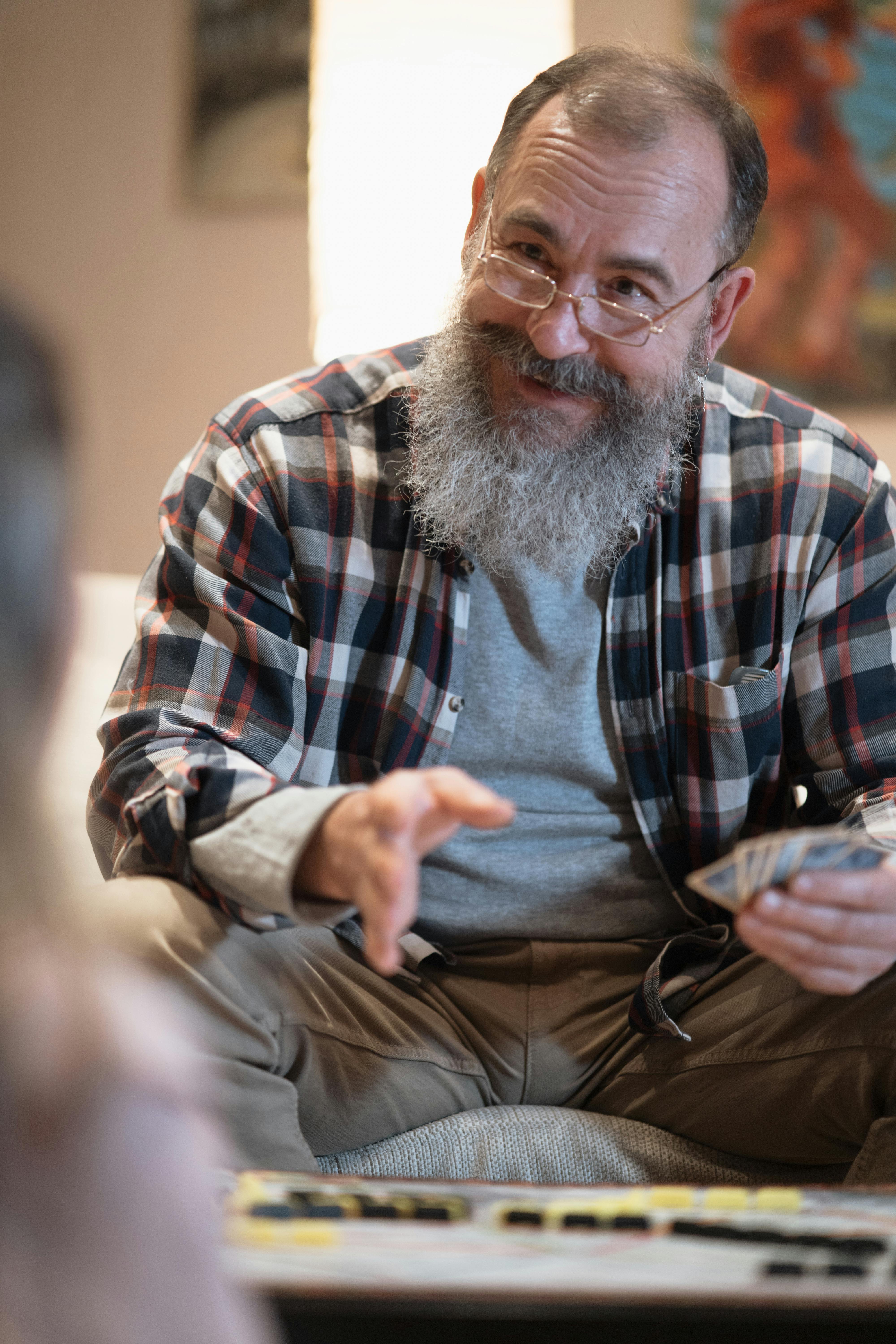 Un homme âgé souriant | Source : Pexels