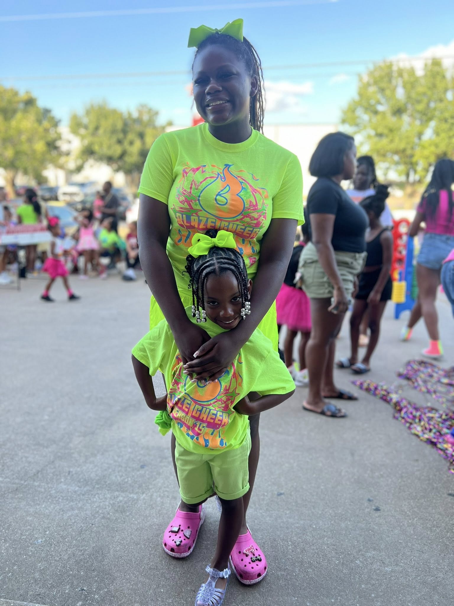 Courtney Hodge, et sa sœur Carter, sur une photo postée le 23 mai 2026 | Source : Facebook/Sherqueena Myles Jackson