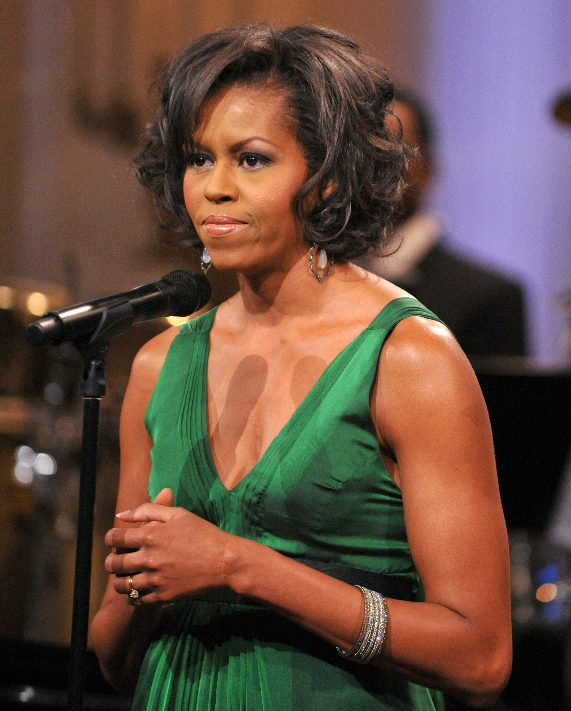 Michelle Obama lors d'une soirée de célébration en l'honneur de la réception par Stevie Wonder du prix Gershwin de la Bibliothèque du Congrès, le 25 février 2009, à Washington, D.C. | Source : Getty Images