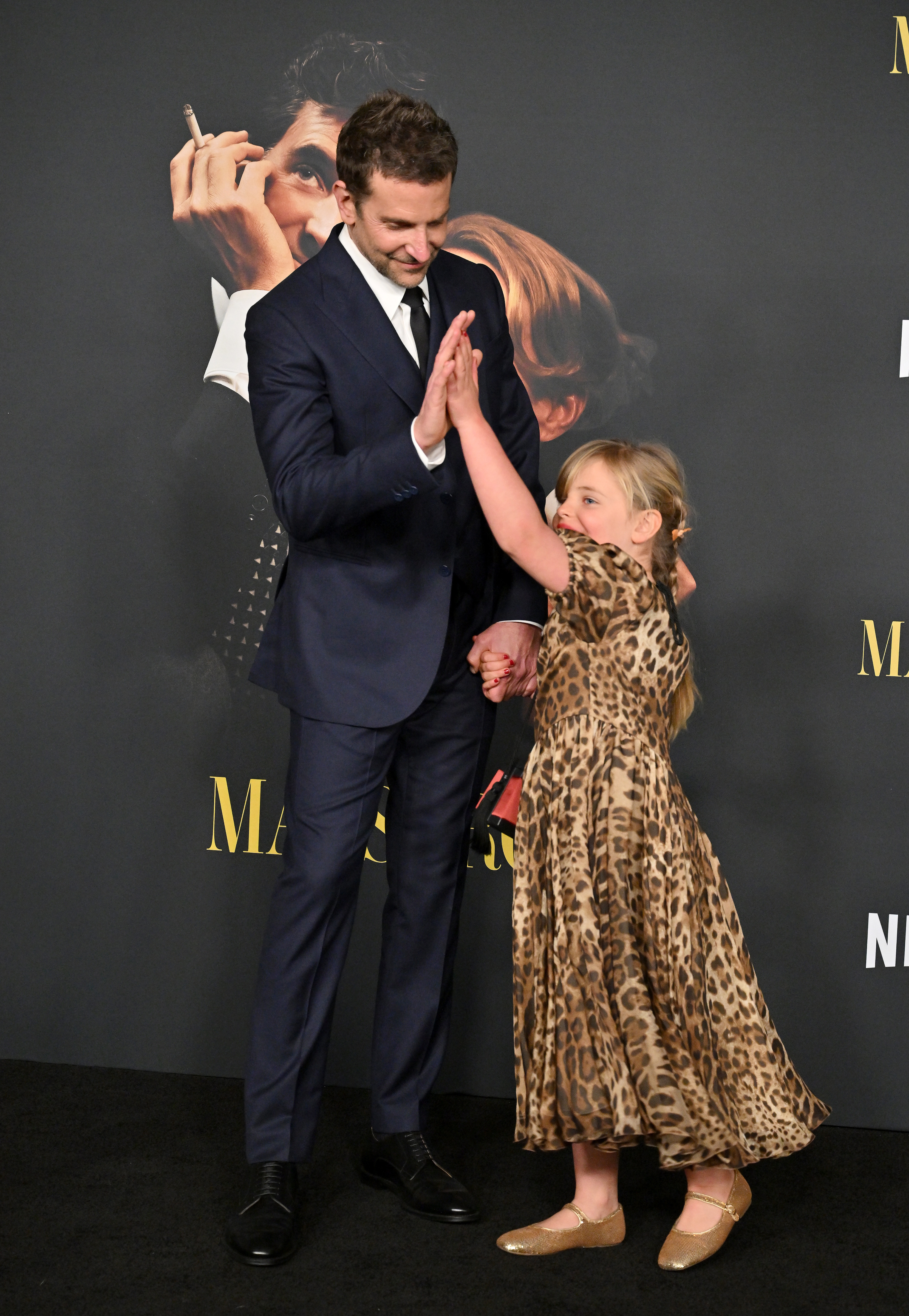 Bradley Cooper et Lea De Seine Shayk Cooper à la première de "Maestro" à Los Angeles, Californie, le 12 décembre 2023. | Source : Getty Images