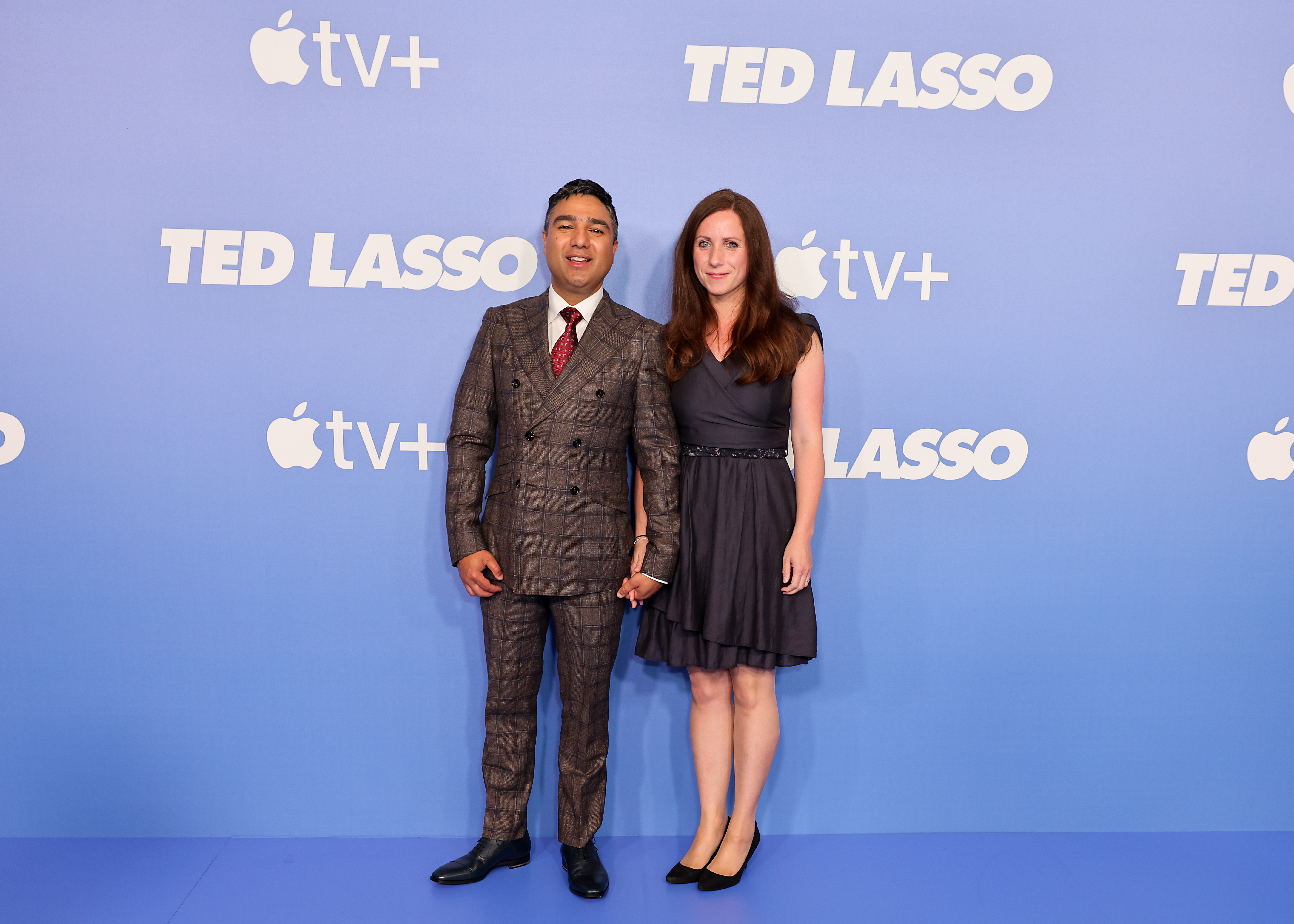 Nick Mohammed et Becka Mohammed lors de la projection spéciale de "Ted Lasso" à l'hôtel Mayfair le 12 juin 2022 à Londres, en Angleterre. | Source : Getty Images