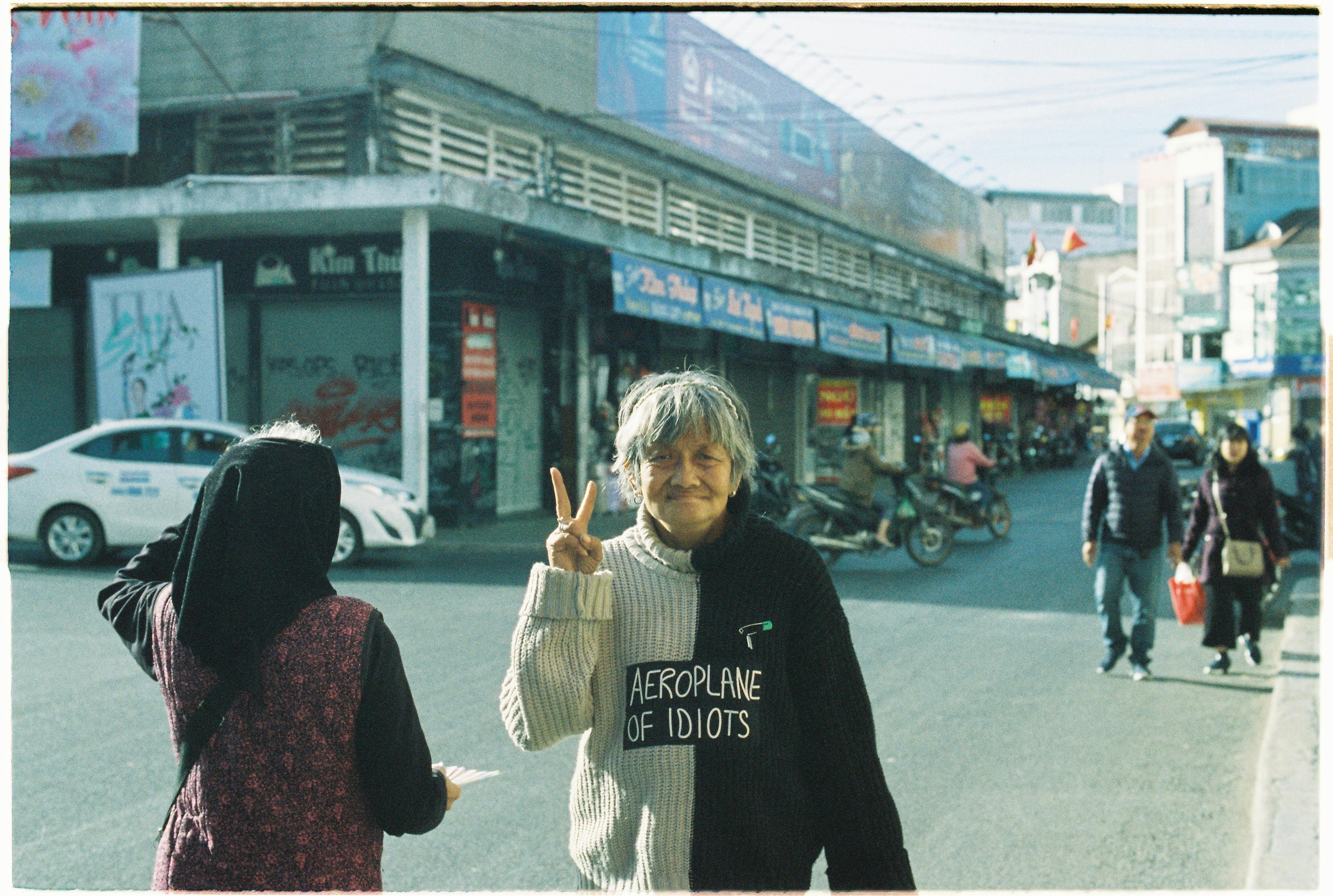 Deux femmes dans la rue | Source : Pexels