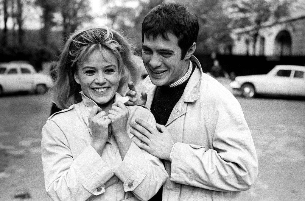 Portrait de Guy Bedos et Sophie Daumier, en 1964. | Photo : Getty Images