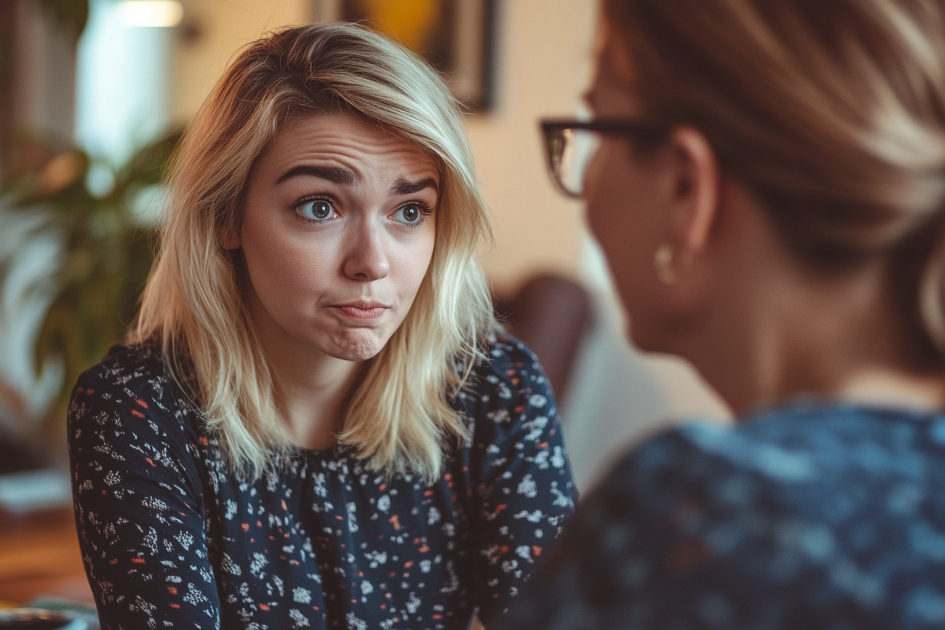 Une femme frustrée s'adressant à sa future maman | Source : Midjourney