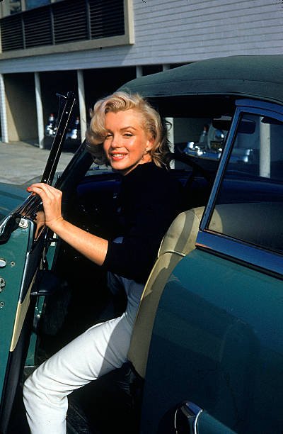Marilyn Monroe sortant de son véhicule | Photo : Getty Images