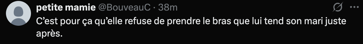 Commentaire d'internaute sur la vidéo virale d'Emmanuel Macron et son épouse. | Source : Capture X