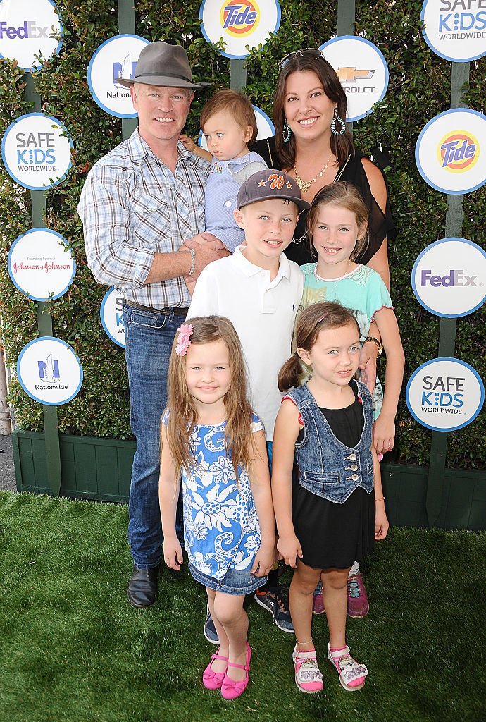 L'acteur Neal McDonough, sa femme Ruve McDonough et leurs enfants assistent à la journée Safe Kids à The Lot le 26 avril 2015 | Source : Getty Images