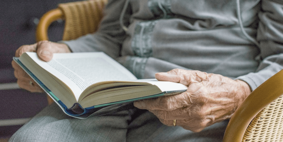 Image montrant des mains d'une vieille femme. | Photo : Pixabay