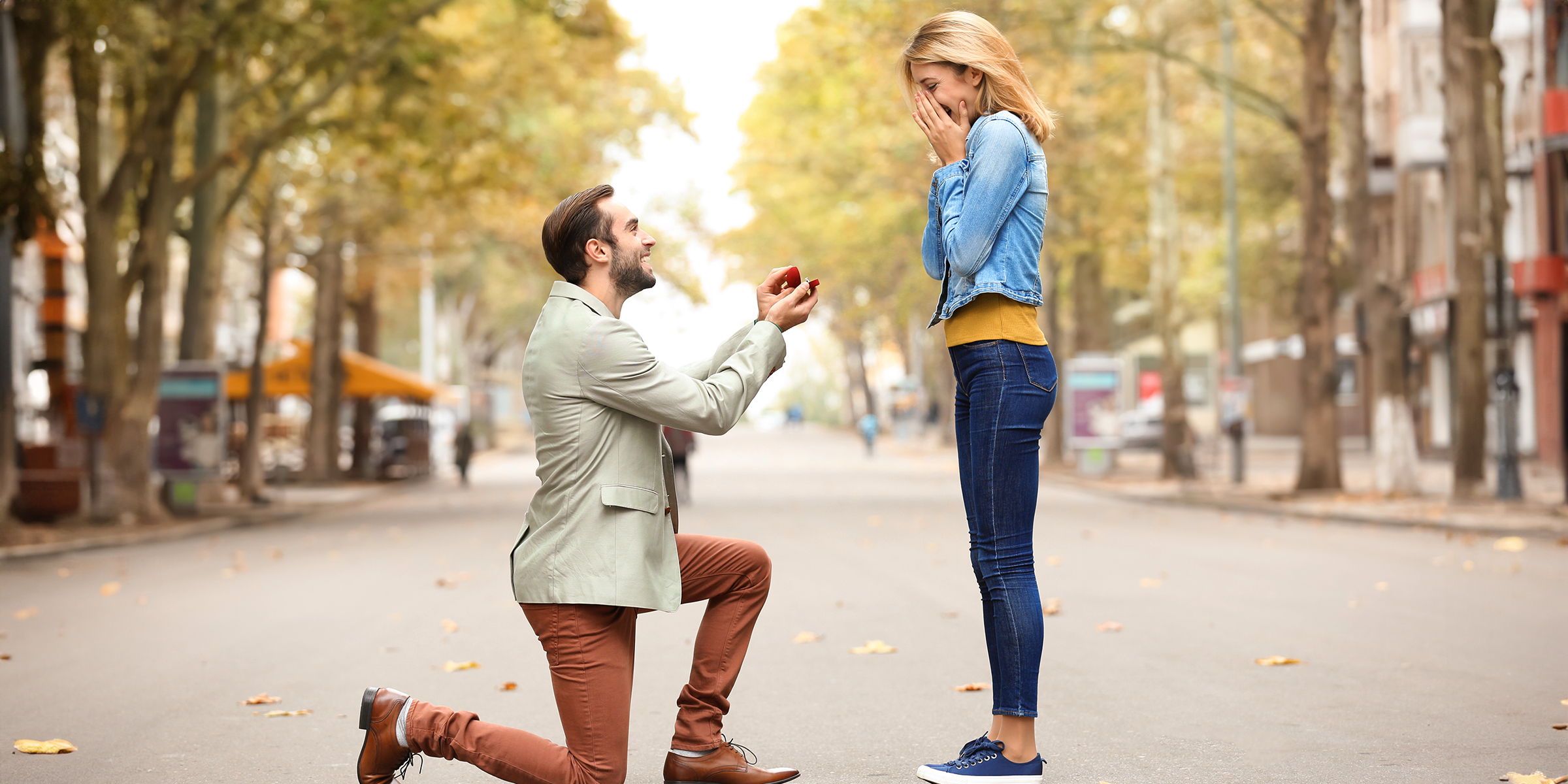 Un homme demande une femme en mariage | Source : Shutterstock