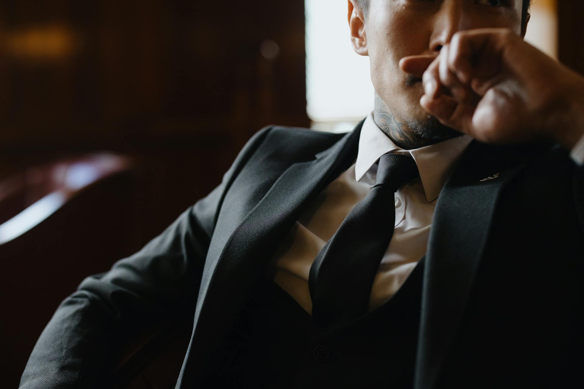 Un homme en costume noir | Source : Pexels