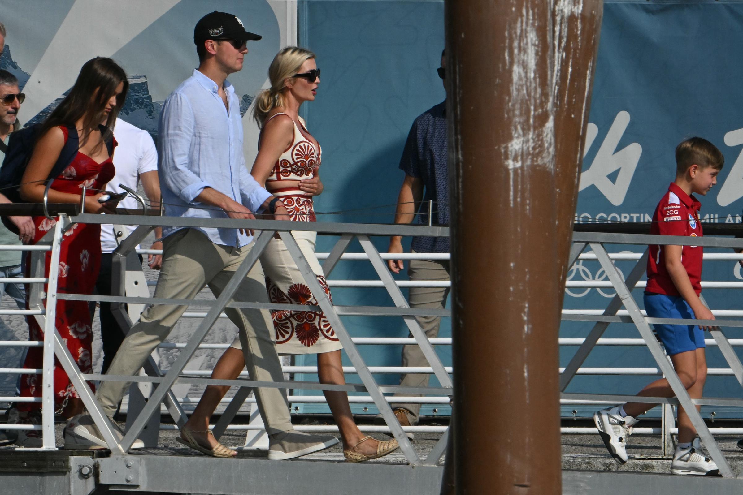 Ivanka Trump avec son mari Jared Kushner à l'aéroport Marco Polo de Venise, en Italie, le 24 juin 2025. | Source : Getty Images
