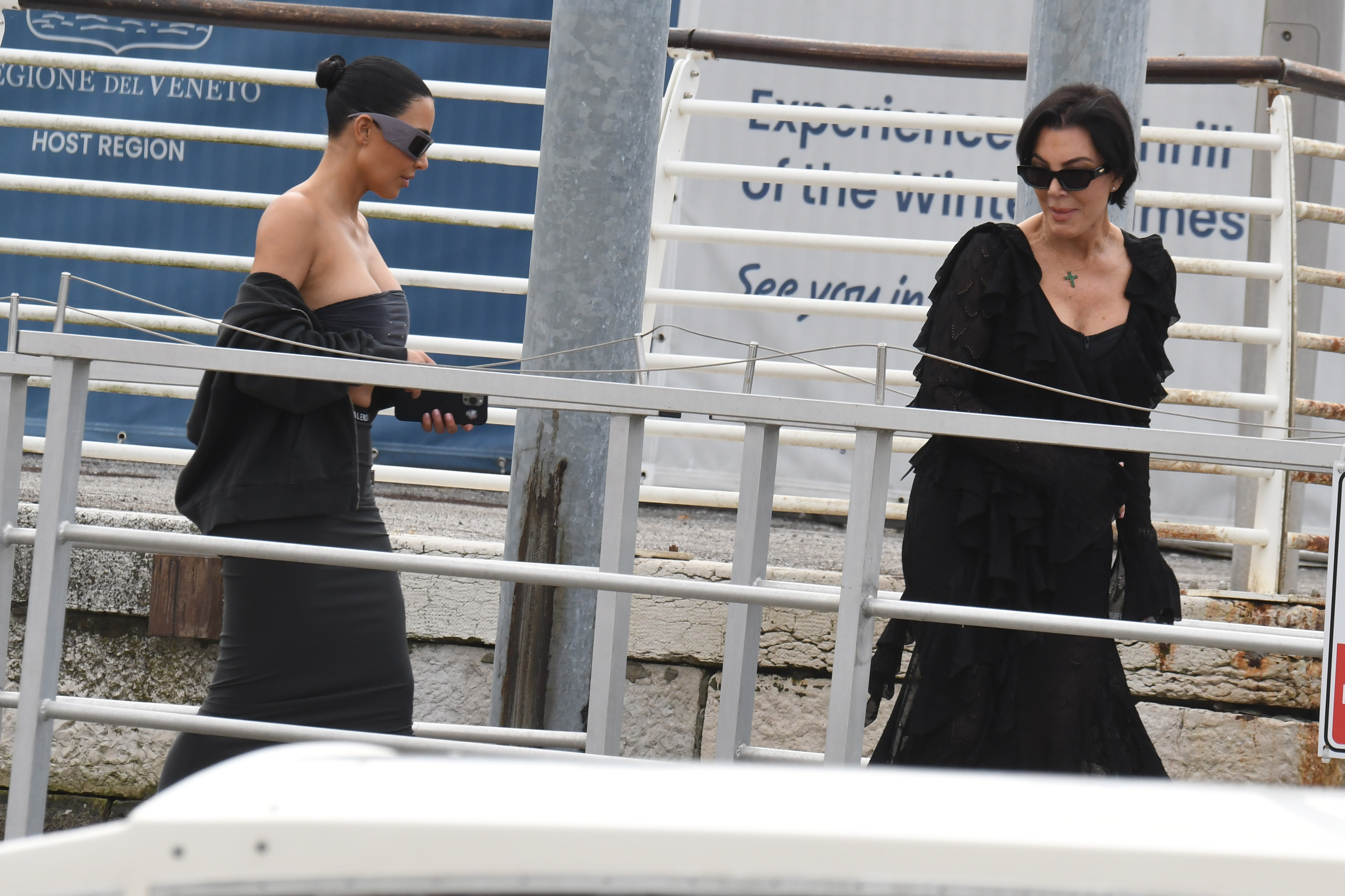 Kim Kardashian et Kris Jenner avant le mariage de Jeff Bezos et Lauren Sánchez à Venise, en Italie, le 26 juin 2025. | Source : Getty Images
