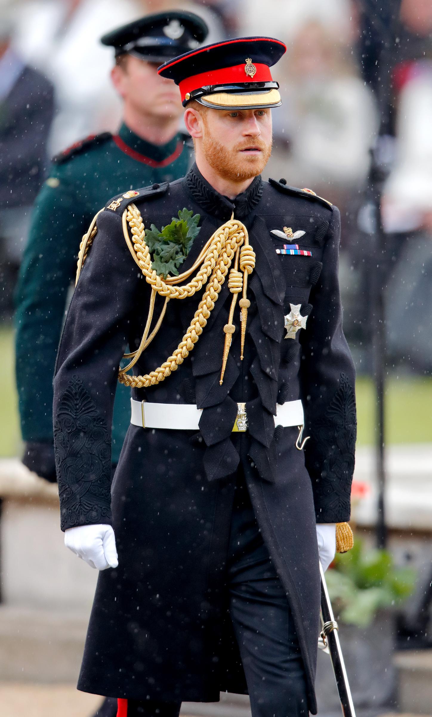 Le prince Harry assiste au défilé annuel de la « Founder's Day » au Royal Hospital de Chelsea, à Londres, en juin 2019, avant de se retirer de ses fonctions royales. Sa vie en tant que membre actif de la famille royale allait changer du tout au tout l'année suivante. | Source : Getty Images