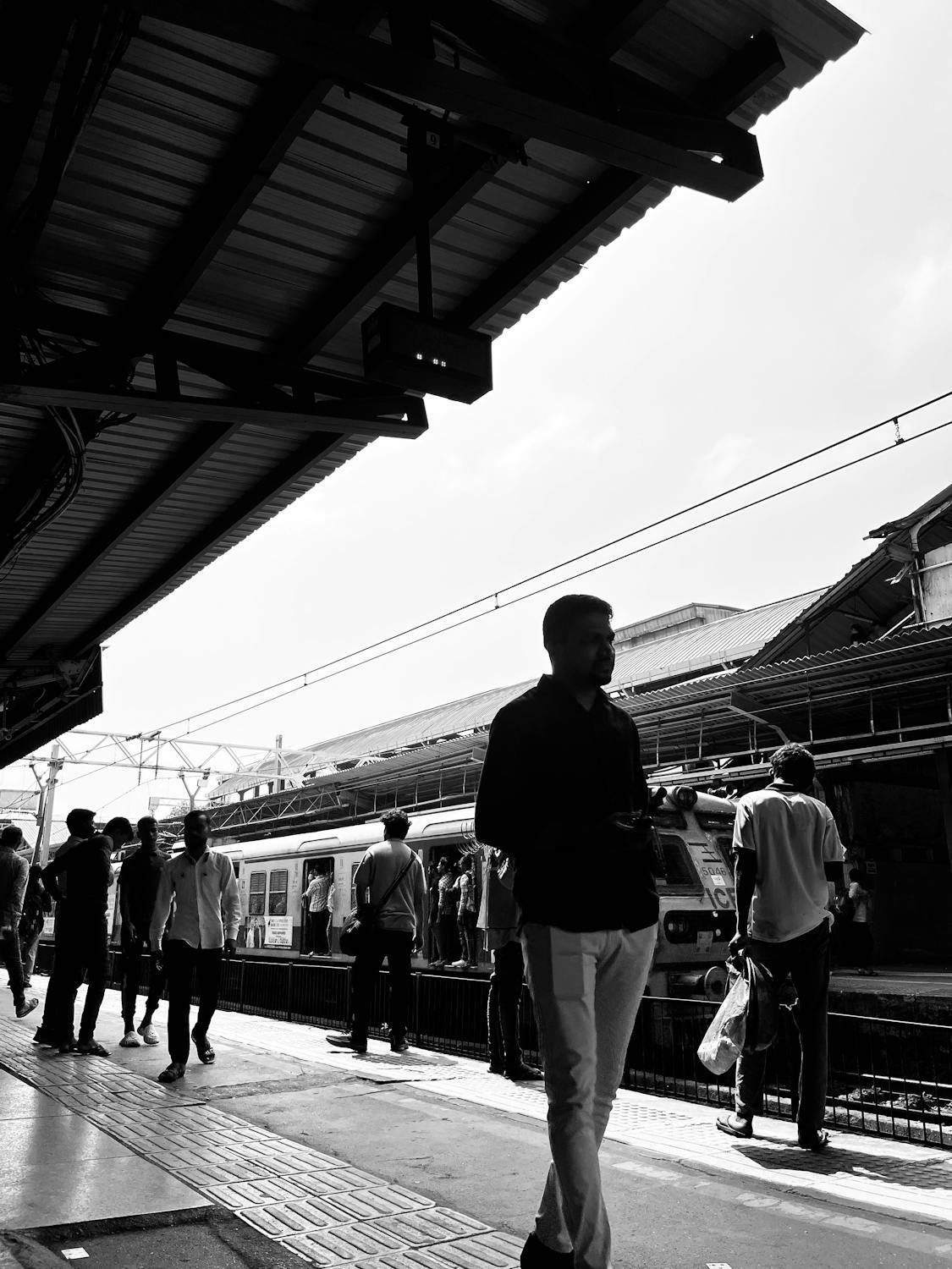 A busy train station | Source: Pexels