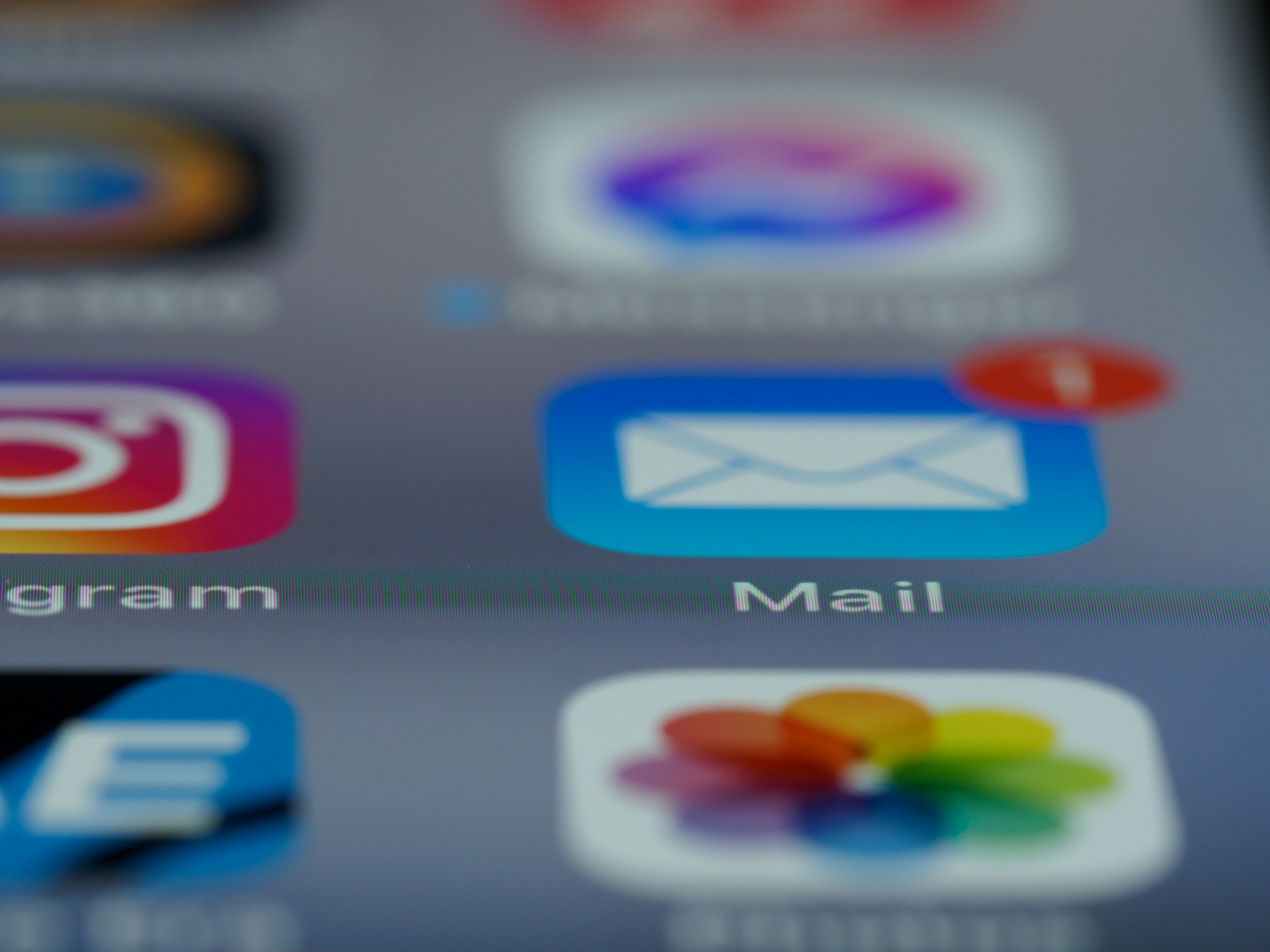 Gros plan sur des applications sur l'écran d'un appareil numérique | Source : Unsplash