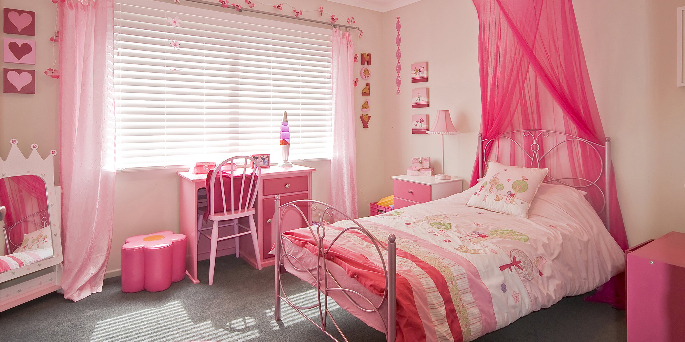 Une belle chambre à coucher rose. | Source : Shutterstock