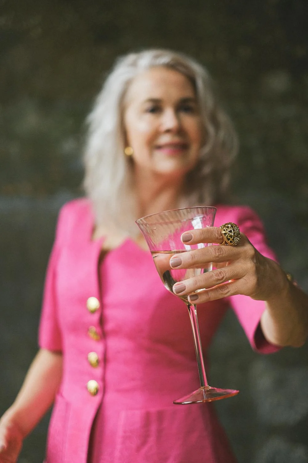 Une femme qui porte un toast | Source : Pexels