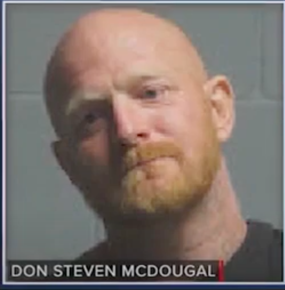 Don Steven McDougal posant pour un mugshot posté le 22 février 2024 | Source : YouTube/ABC 7 Chicago