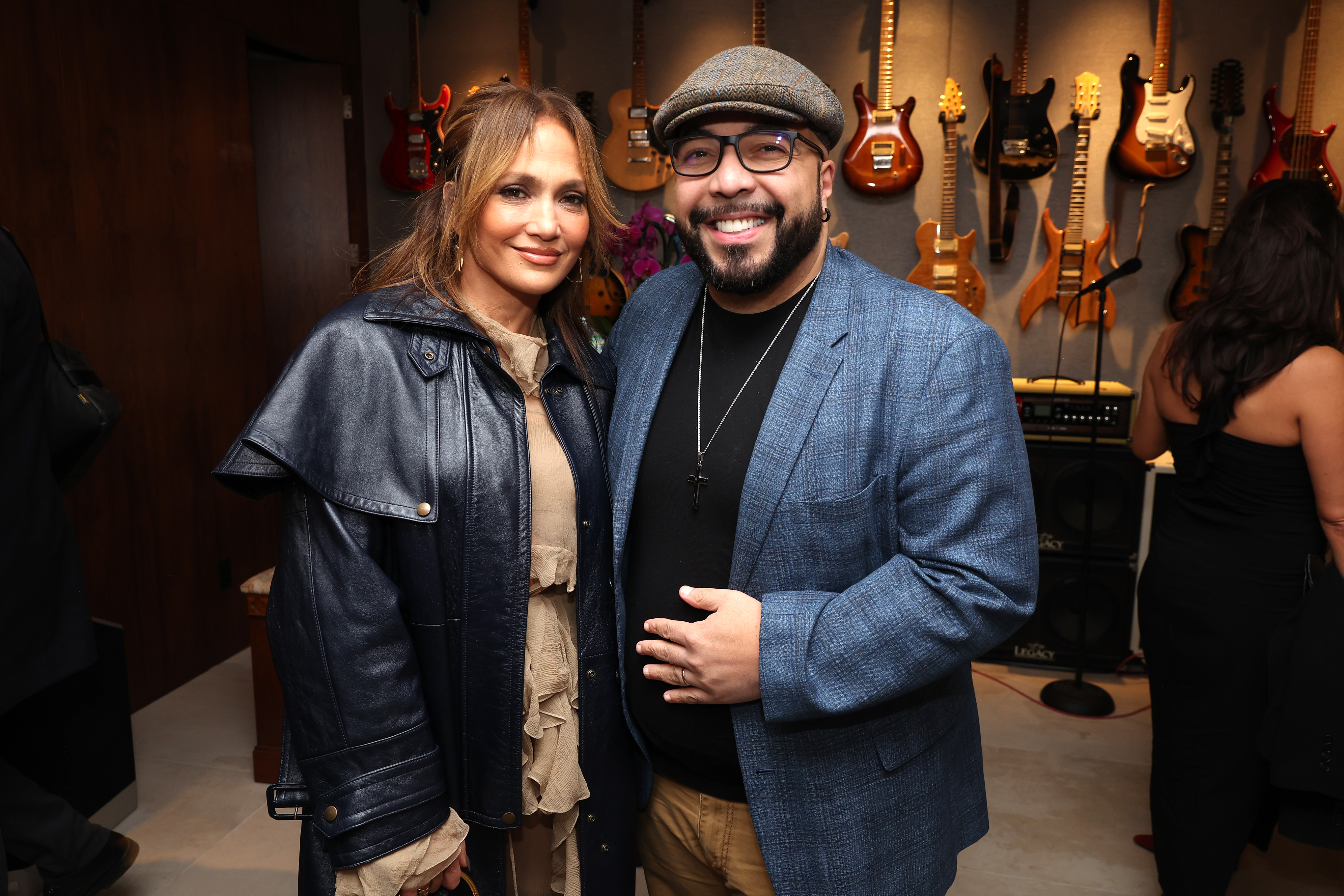 Jennifer Lopez et Clayton Davis le 15 novembre 2024, à Los Angeles, Californie | Source : Getty Images