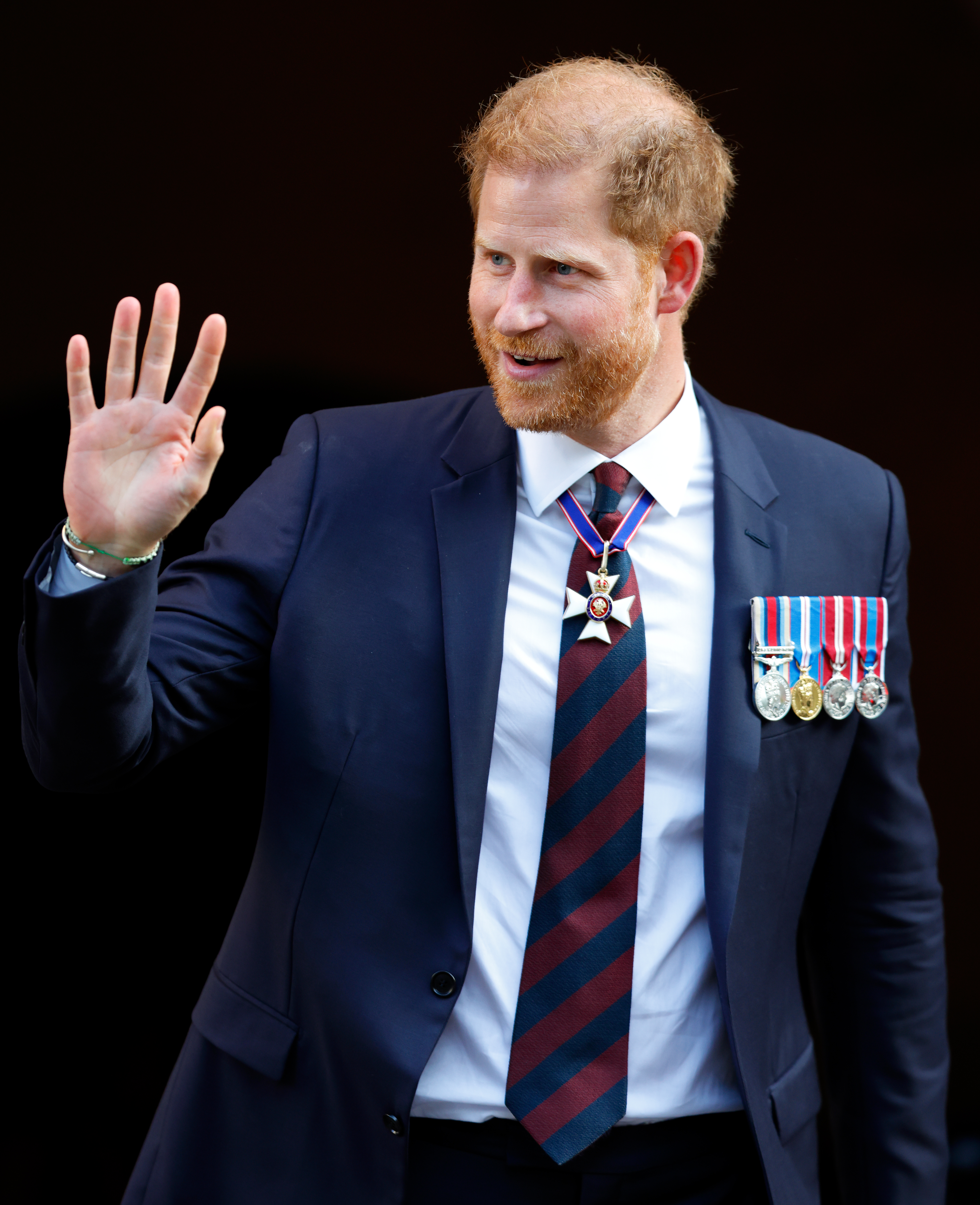 Le prince Harry a été vu portant sa médaille et son étoile KCVO lors du service du 10e anniversaire de la Fondation des Jeux Invictus à la cathédrale St Paul de Londres, en Angleterre, le 8 mai 2024 | Source : Getty Images