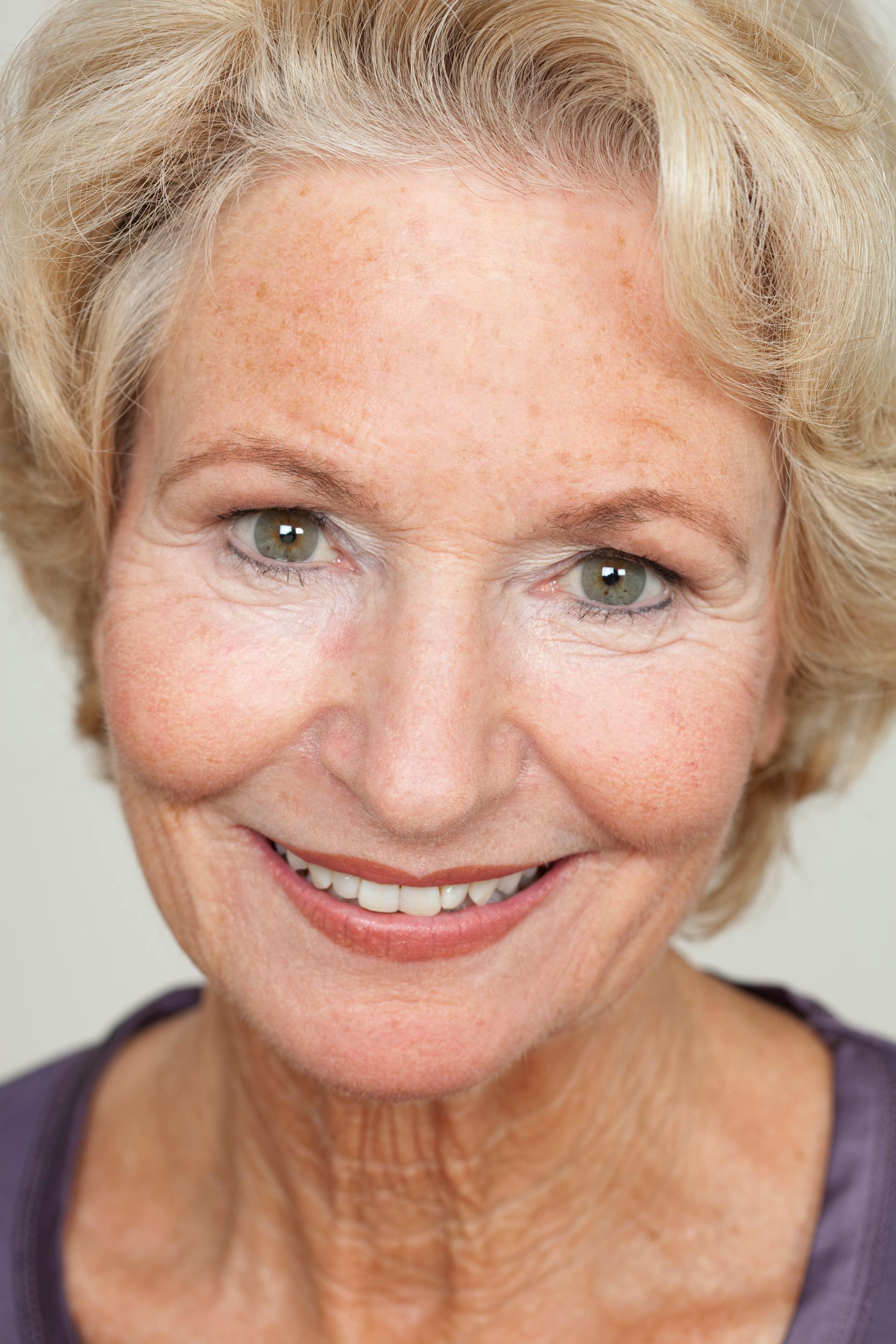 Une femme âgée souriante | Source : Pexels