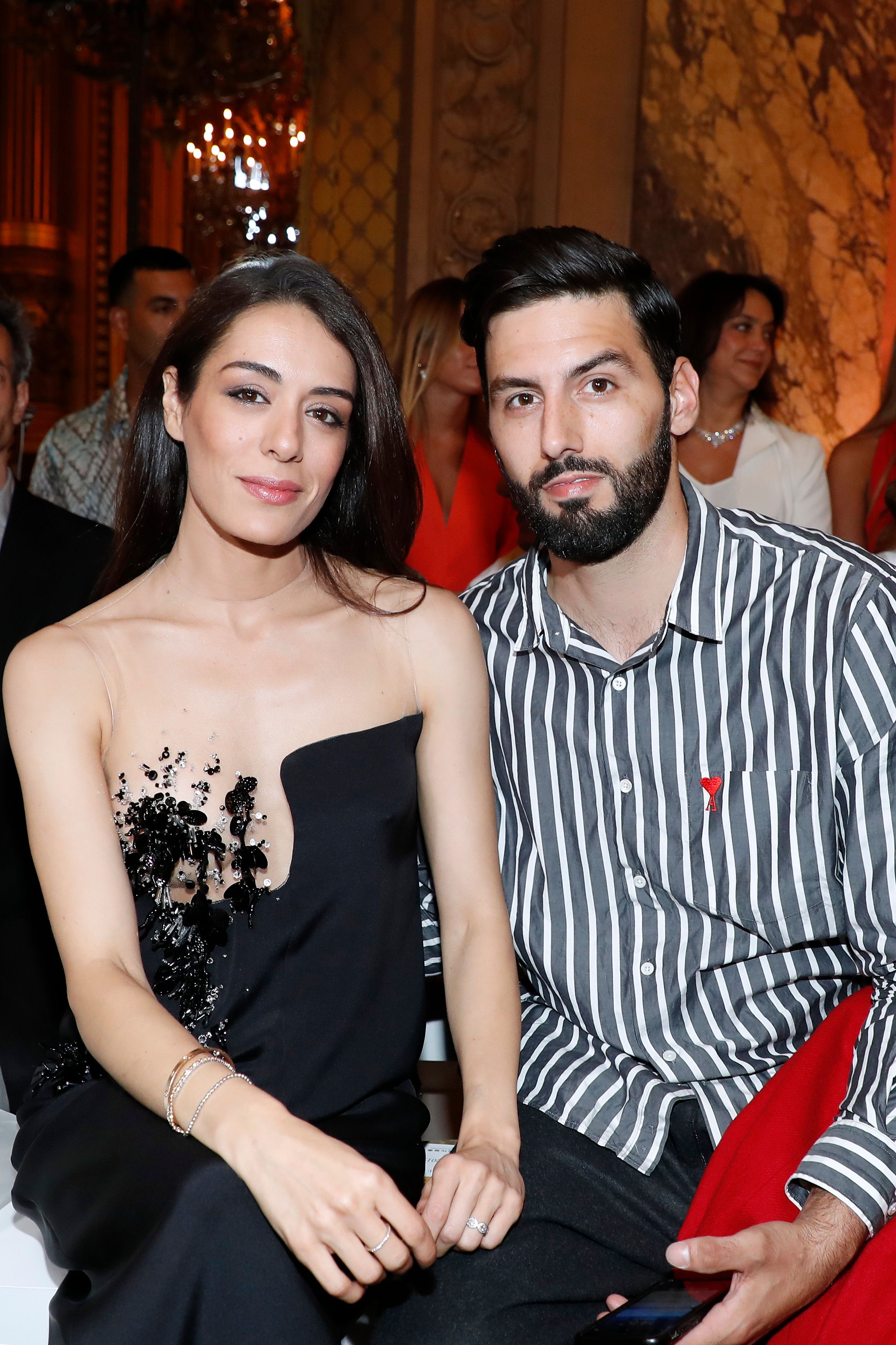 Sofia Essaidi et son mari Adrien Galo assistent au défilé Stephane Rolland Haute Couture Automne / Hiver 2019 2020 dans le cadre de la Fashion Week de Paris le 02 juillet 2019 à Paris, France. | Photo : Getty Images