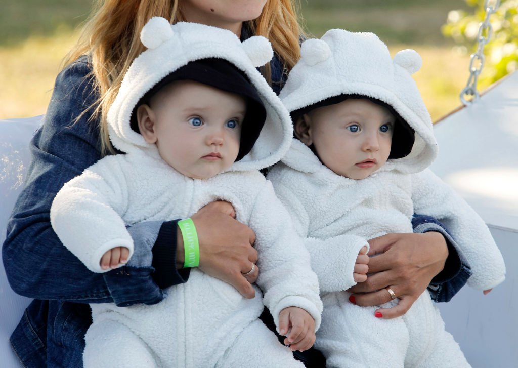De magnifiques jumeaux. | Photo : Getty Images