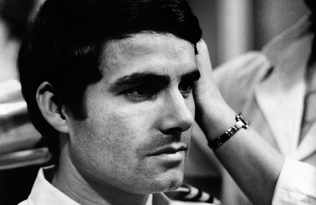 L'acteur italien Nino Castelnuovo (Francesco Castelnuovo) s'est peigné sur le tournage du film L'ospite segreto. Juin 1967. | Photo : Getty Images