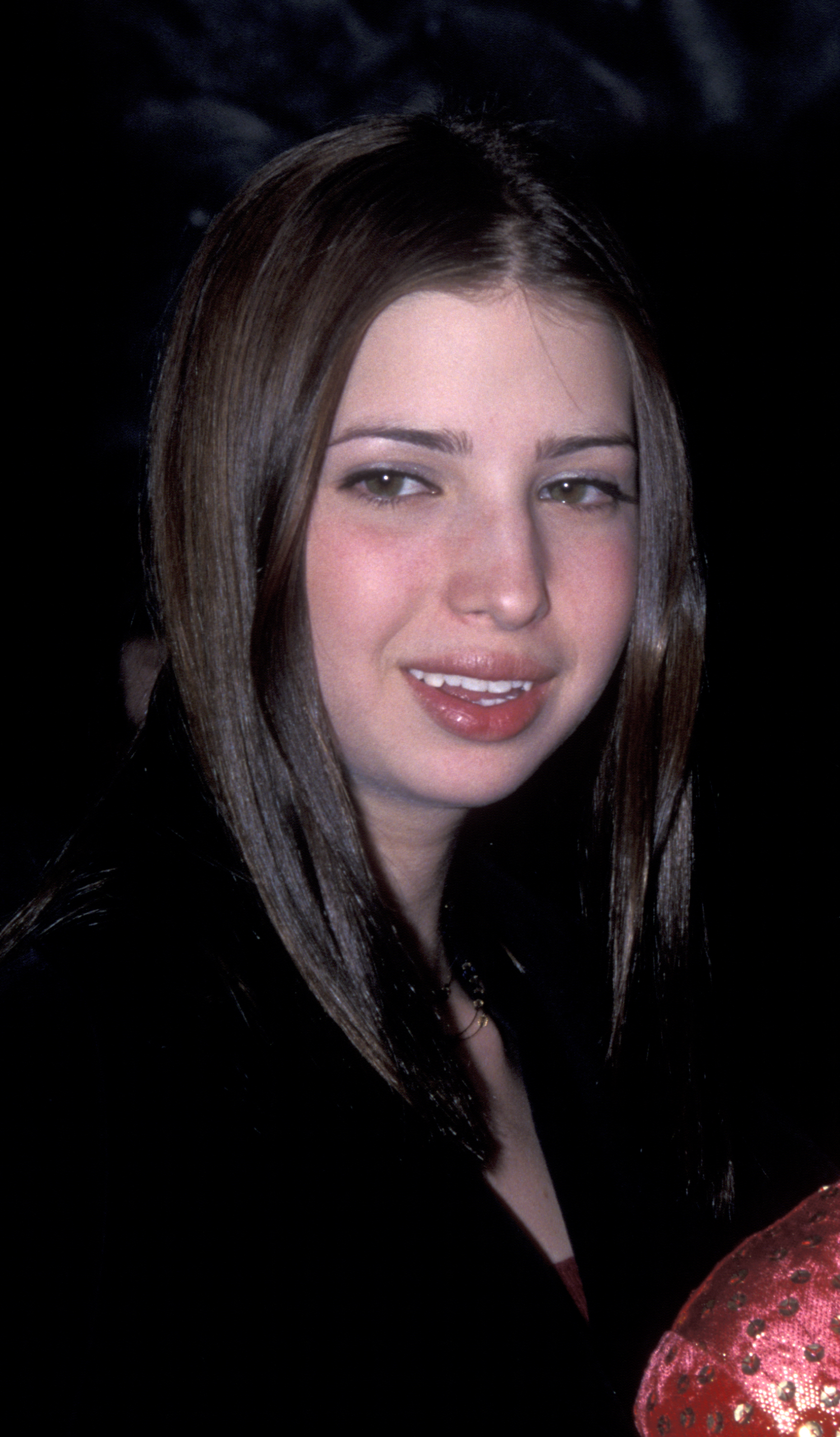 Ivanka Trump assiste à la fête d'anniversaire d'Ivana Trump le 3 février 1999 à New York. | Source : Getty Images
