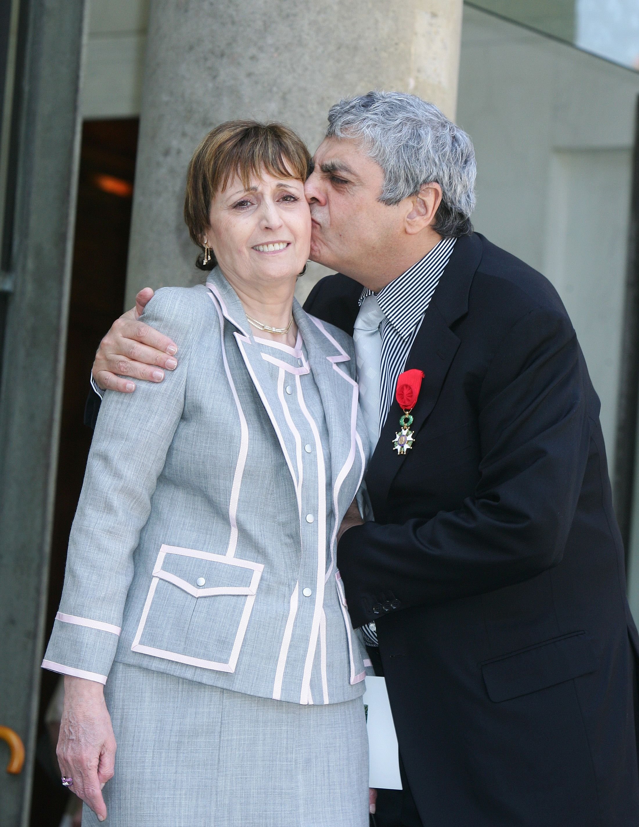 Enrico Macias et son épouse Suzy, au Palais de l'Elysée à Paris, France le 03 mai 2007. | Photo : Getty Images
