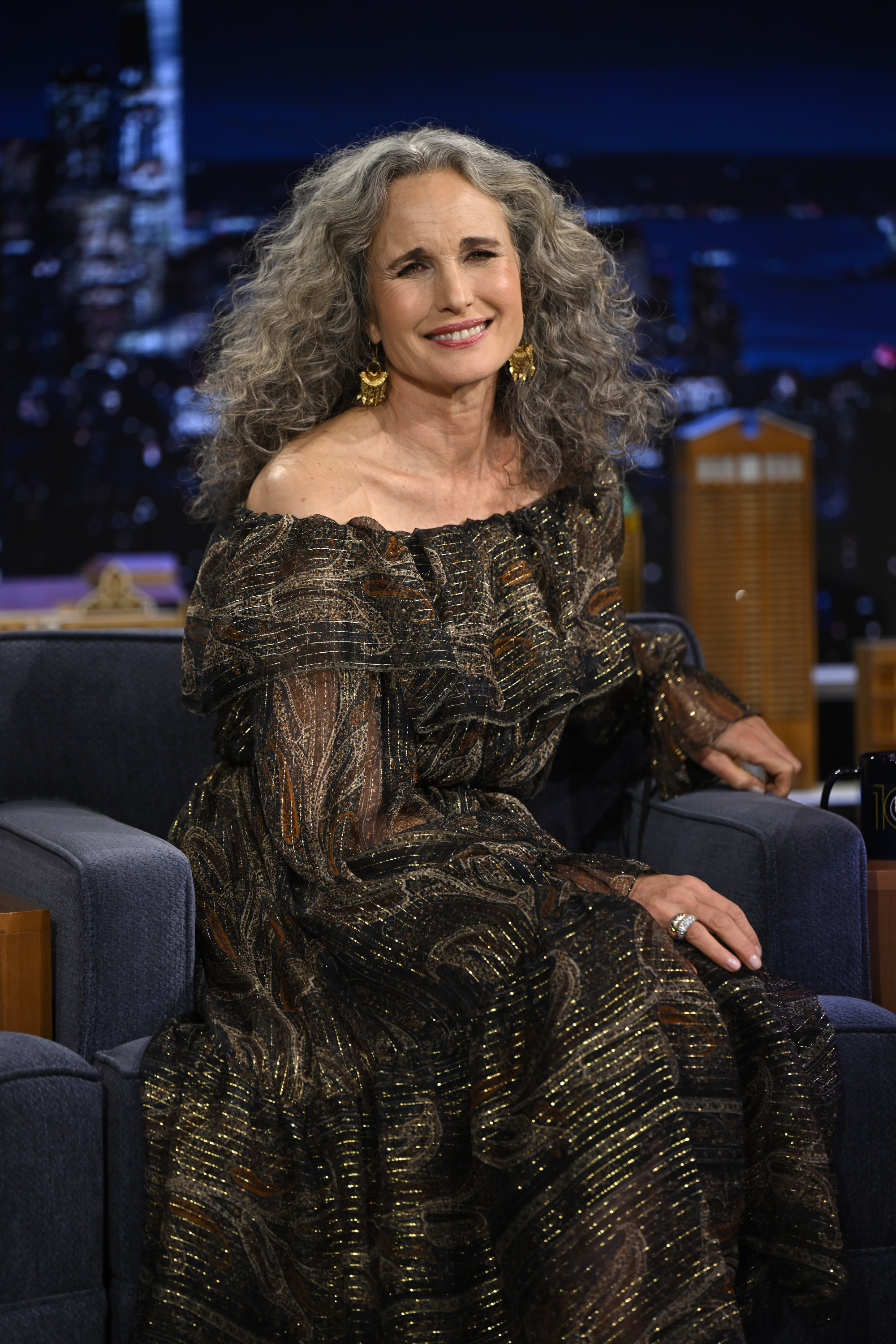 Andie MacDowell lors de son interview dans l'émission "The Tonigh Show Starrig Jimmy Fallon," le 23 janvier 2025. | Source : Getty Images