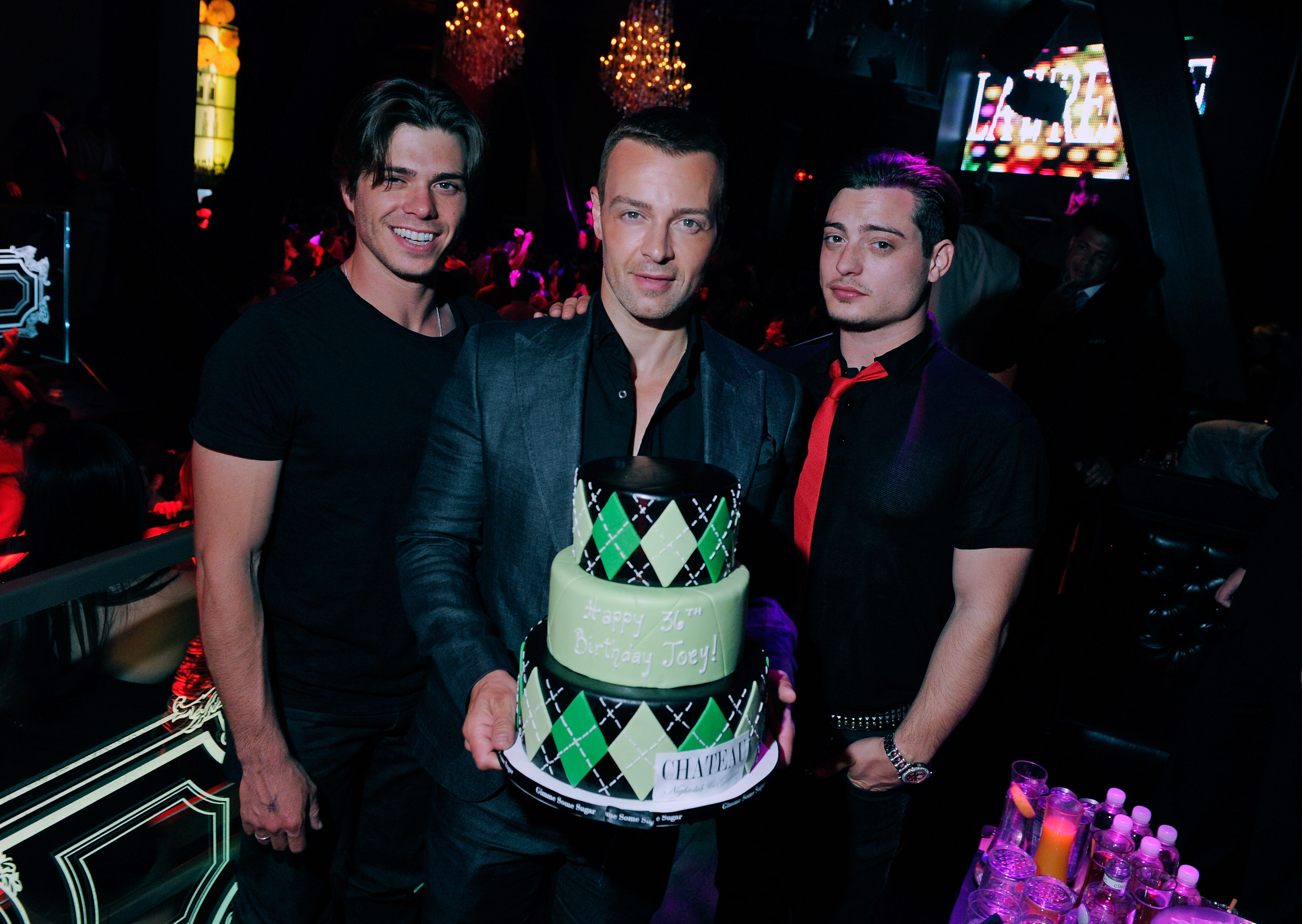 Matthew, Joey et Andrew Lawrence photographiés au Chateau Nightclub &amp; Gardens le 28 avril 2012, à Las Vegas, dans le Nevada. | Source : Getty Images