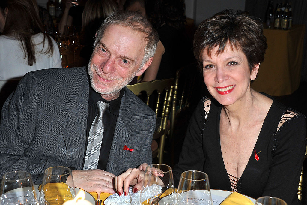 Catherine Laborde et son mari assistent au dîner de gala du Sidaction au Pavillon d'Armenonville le 27 janvier 2011 à Paris, France. (Photo de Dominique Charriau/WireImage)