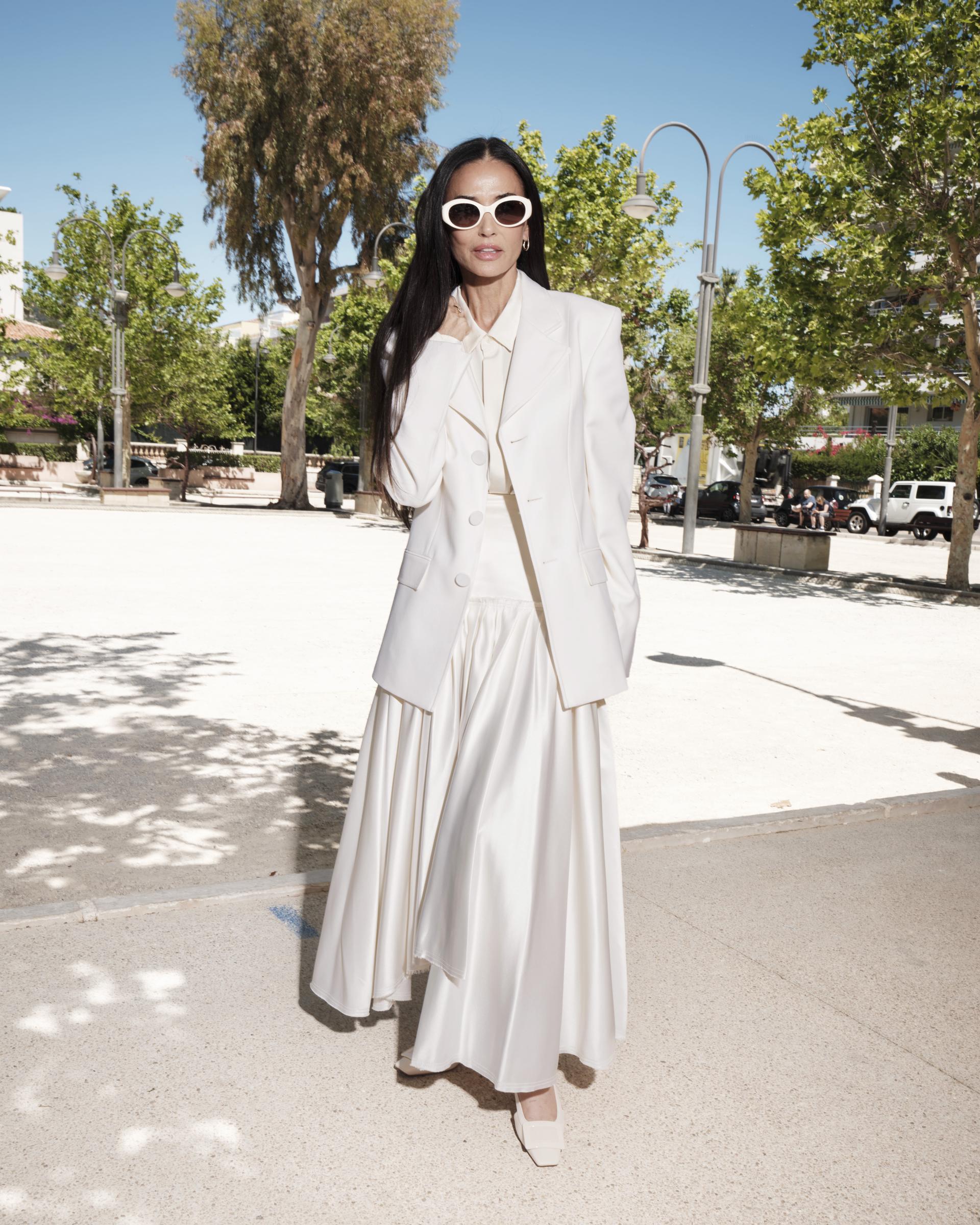 Demi Moore assiste au déjeuner organisé par Ami Paris en l'honneur du jury et des cinéastes de La Semaine de la Critique, au restaurant Fred L’Ecailler, le 17 mai 2026 à Cannes, en France. | Source : Getty Images