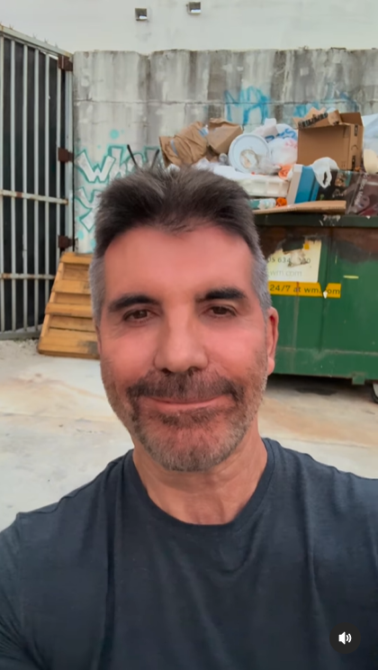 Simon Cowell montrant à quoi ressemble son visage dans une vidéo mise en ligne le 24 février 2025 | Source : Instagram/simoncowell