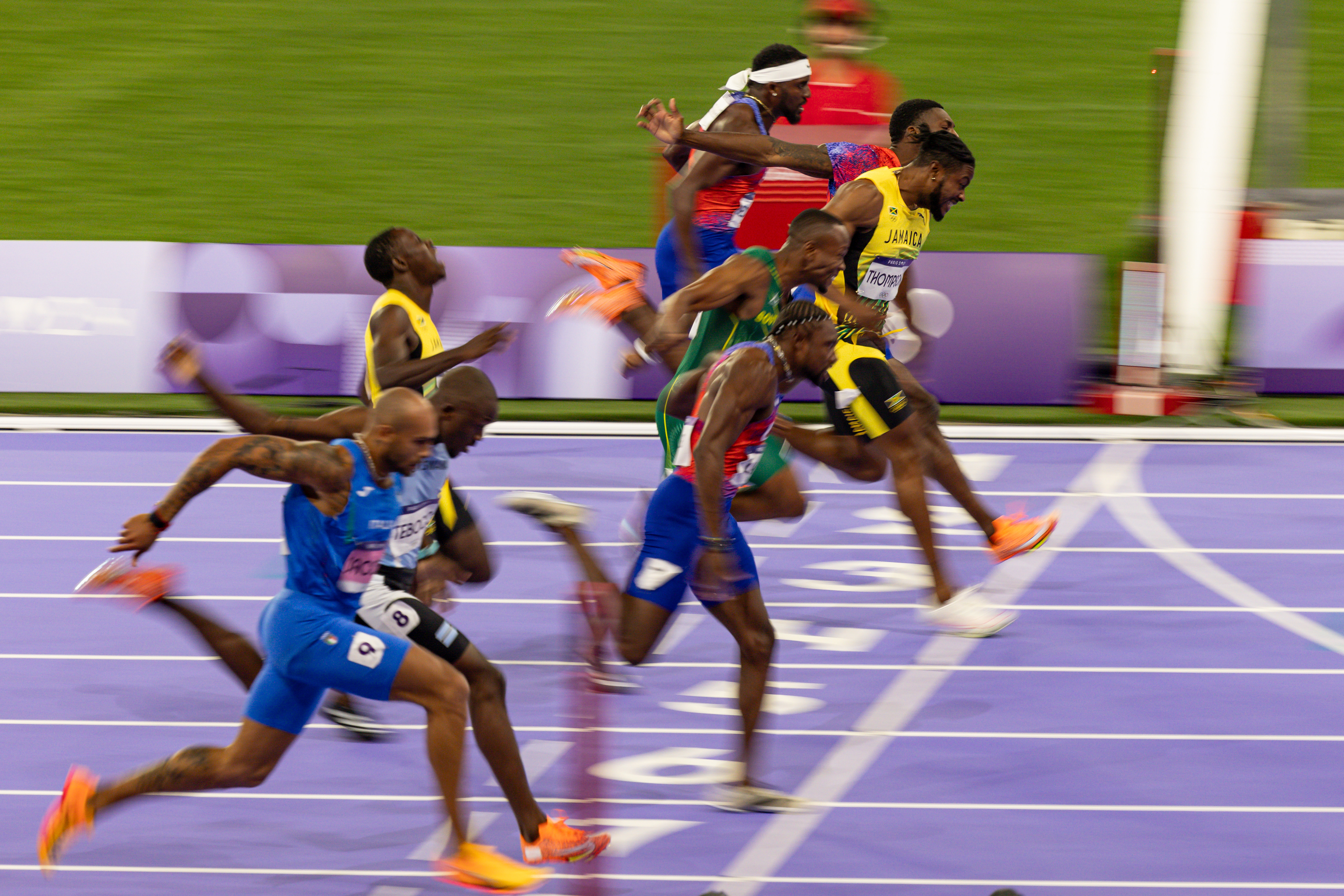 Noah Lyles franchit la ligne d'arrivée en remportant la médaille d'or de la finale du 100 m masculin aux Jeux olympiques Paris 2024 à Paris, en France, le 4 août 2024. | Source : Getty Images